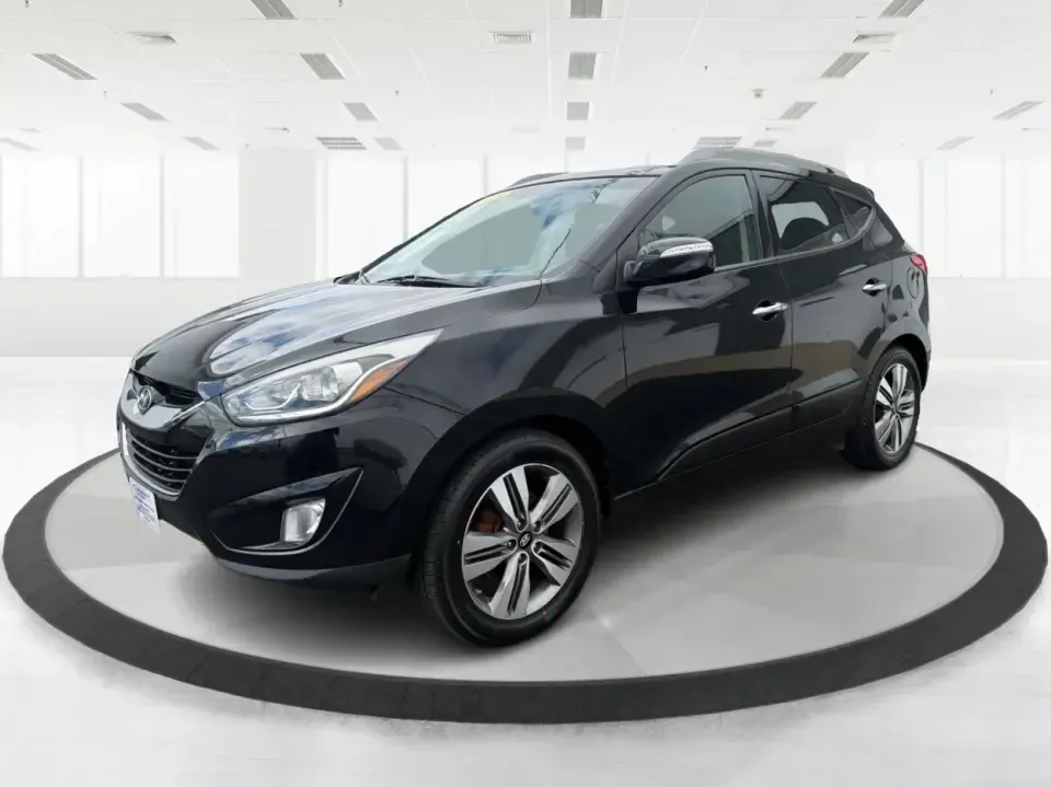 2015 Hyundai Tucson Limited (KM8JU3AG5FU) with an Theta II 2.4L I-4 gasoline direct injection engine, 6-Speed Automatic transmission, located at 8750 N County Rd 25A, Piqua, OH, 45356, (937) 908-9800, 40.164391, -84.232513 - Need a dependable SUV that fits real life-school drop-offs, long commutes up I75, and weekend getaways to Indian Lake or a quick lap around downtown Piqua? This 2015 Hyundai Tucson Limited is built for the everyday hustle with the comfort and tech that make each mile easier, whether you're running e - Photo#8