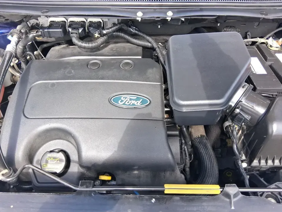 2013 Ford Edge SEL (2FMDK4JC3DB) with an 3.5L V-6 DOHC engine, 6-Speed Automatic transmission, located at 1099 N County Rd 25A , Troy, OH, 45373, (937) 908-9800, 40.057079, -84.212883 - Pack up the kids, cue up your favorite playlist, and point the nose toward a weekend getaway-this 2013 Ford Edge SEL is the kind of comfortable, confident SUV that fits real life in Troy, Ohio. Whether you're commuting up SR-25A, running after-school errands near downtown Troy, or loading up for a r - Photo#11