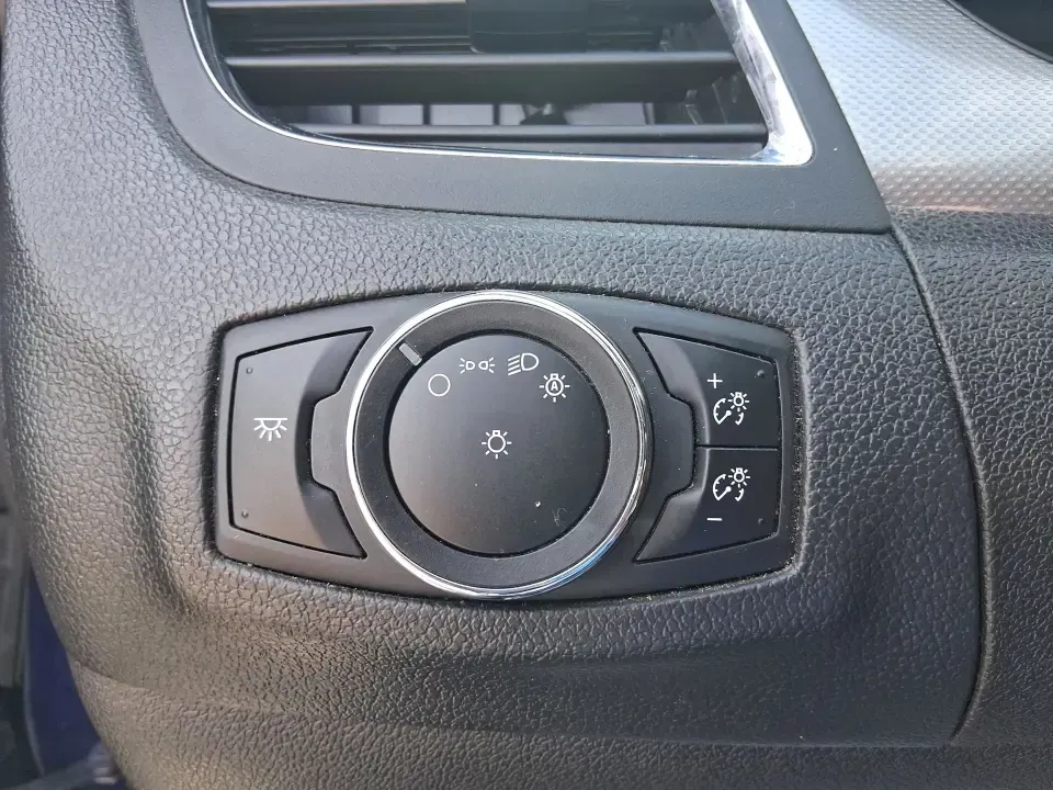 2013 Ford Edge SEL (2FMDK4JC3DB) with an 3.5L V-6 DOHC engine, 6-Speed Automatic transmission, located at 1230 East Main St, Xenia, OH, 45385, (937) 908-9800, 39.688026, -83.910172 - Pack up the kids, cue up your favorite playlist, and point the nose toward a weekend getaway-this 2013 Ford Edge SEL is the kind of comfortable, confident SUV that fits real life in Troy, Ohio. Whether you're commuting up SR-25A, running after-school errands near downtown Troy, or loading up for a r - Photo#17