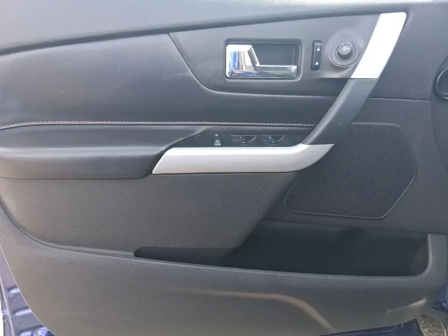 2013 Ford Edge SEL (2FMDK4JC3DB) with an 3.5L V-6 DOHC engine, 6-Speed Automatic transmission, located at 1230 East Main St, Xenia, OH, 45385, (937) 908-9800, 39.688026, -83.910172 - Pack up the kids, cue up your favorite playlist, and point the nose toward a weekend getaway-this 2013 Ford Edge SEL is the kind of comfortable, confident SUV that fits real life in Troy, Ohio. Whether you're commuting up SR-25A, running after-school errands near downtown Troy, or loading up for a r - Photo#19