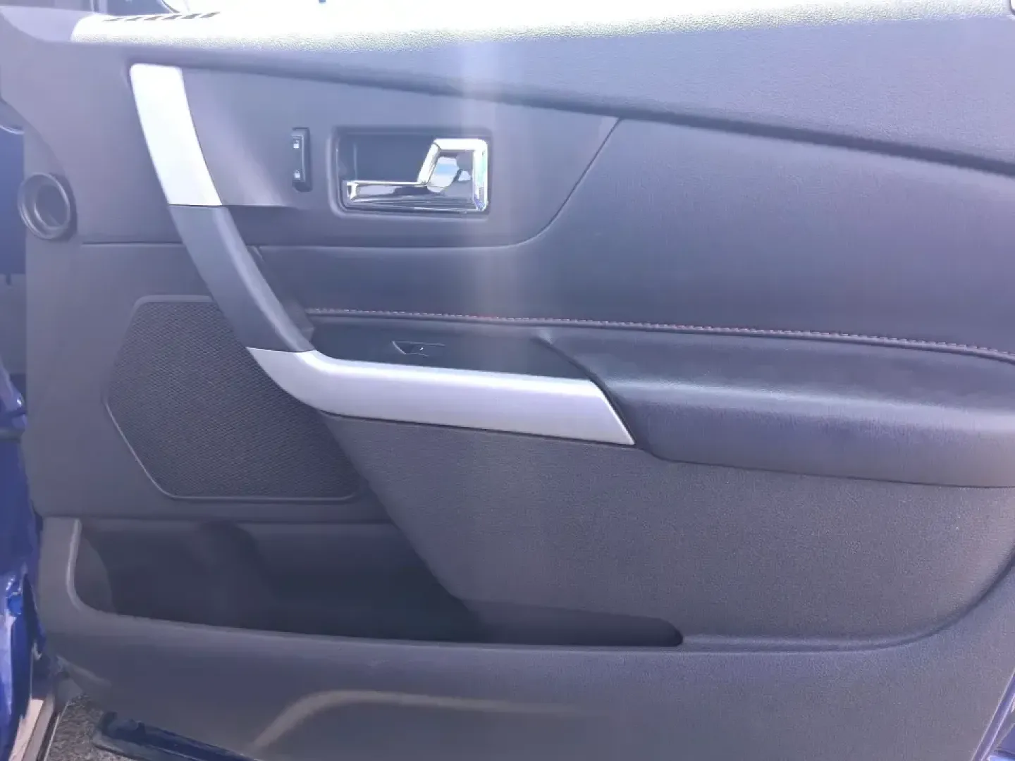 2013 Ford Edge SEL (2FMDK4JC3DB) with an 3.5L V-6 DOHC engine, 6-Speed Automatic transmission, located at 1230 East Main St, Xenia, OH, 45385, (937) 908-9800, 39.688026, -83.910172 - Pack up the kids, cue up your favorite playlist, and point the nose toward a weekend getaway-this 2013 Ford Edge SEL is the kind of comfortable, confident SUV that fits real life in Troy, Ohio. Whether you're commuting up SR-25A, running after-school errands near downtown Troy, or loading up for a r - Photo#20