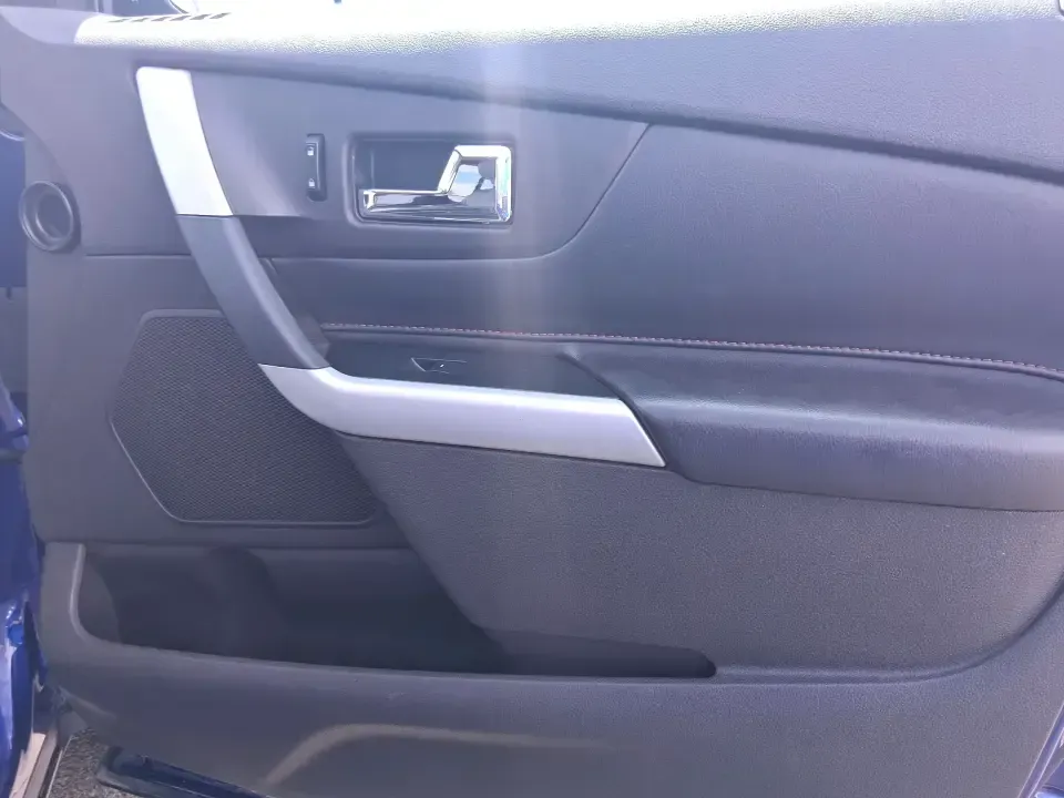 2013 Ford Edge SEL (2FMDK4JC3DB) with an 3.5L V-6 DOHC engine, 6-Speed Automatic transmission, located at 1230 East Main St, Xenia, OH, 45385, (937) 908-9800, 39.688026, -83.910172 - Pack up the kids, cue up your favorite playlist, and point the nose toward a weekend getaway-this 2013 Ford Edge SEL is the kind of comfortable, confident SUV that fits real life in Troy, Ohio. Whether you're commuting up SR-25A, running after-school errands near downtown Troy, or loading up for a r - Photo#20
