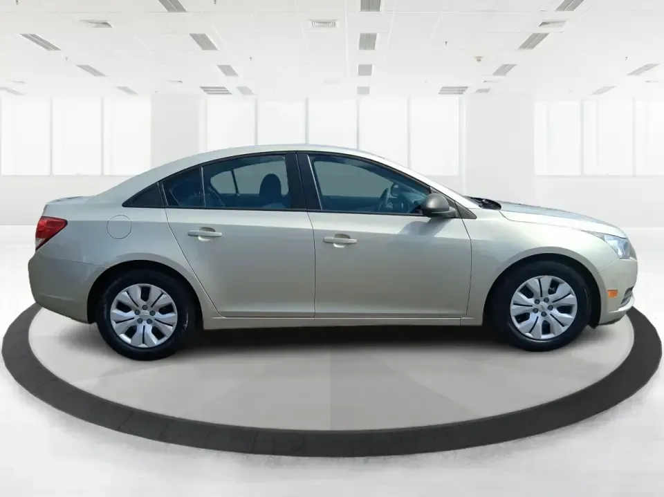 2013 Chevrolet Cruze LS Auto (1G1PA5SH4D7) with an ECOTEC 1.8L I-4 DOHC engine, 6-Speed Automatic transmission, located at 1184 Kauffman Ave, Fairborn, OH, 45324, (937) 908-9800, 39.807072, -84.030914 - Make your weekdays easier and your weekends more spontaneous with a sedan that's built for real life in Fairborn-whether you're commuting to Wright-Patterson AFB, running errands between Beavercreek and Huber Heights, or planning a quick road trip down I-675. This **2013 Chevrolet Cruze LS Auto** de - Photo#1