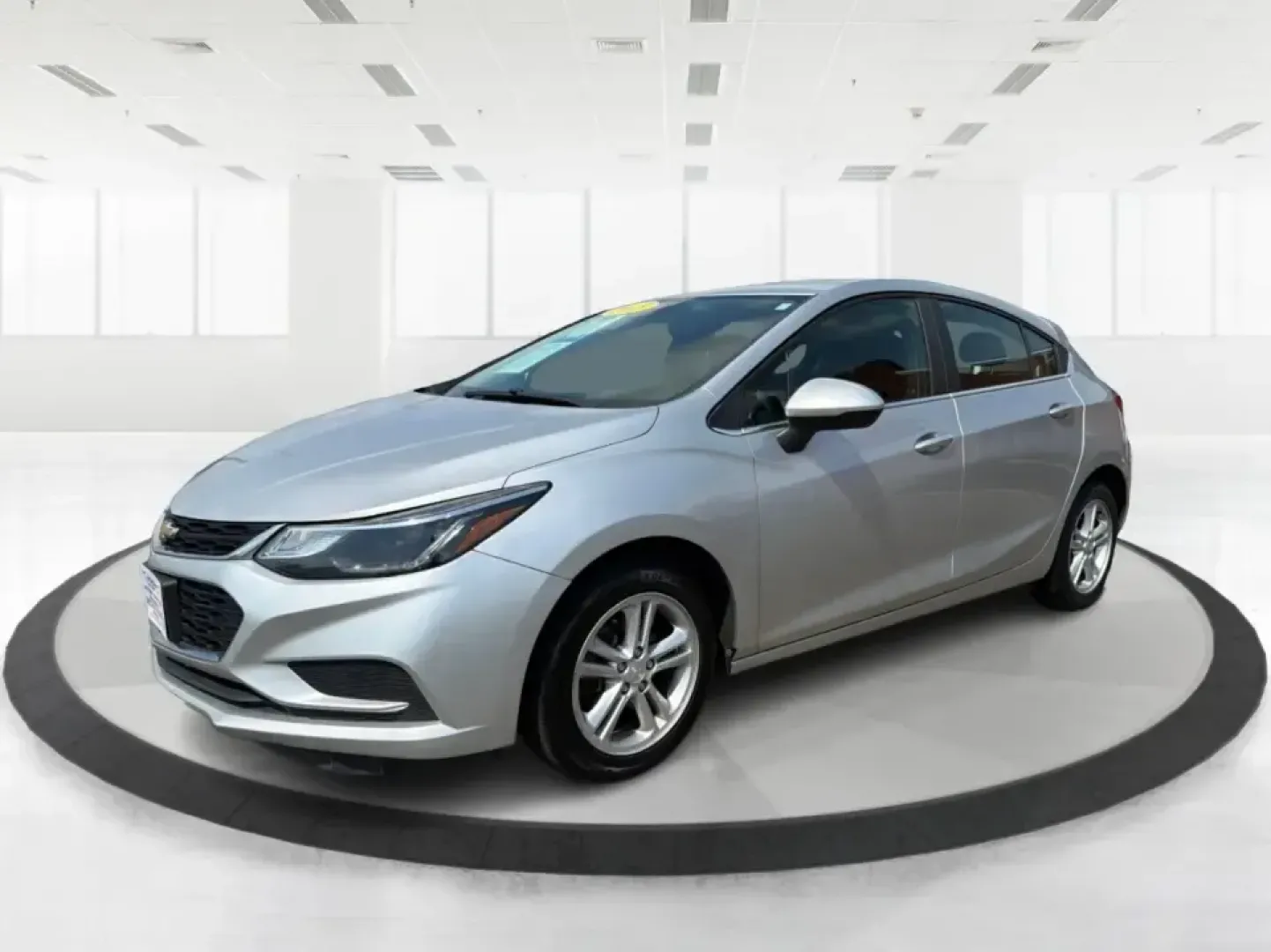 2018 Chevrolet Cruze LT Auto Hatchback (3G1BE6SM8JS) with an 1.4L L4 DOHC 16V TURBO engine, 6A transmission, located at 1230 East Main St, Xenia, OH, 45385, (937) 908-9800, 39.688026, -83.910172 - Picture your next week going smoother: a fuel-sipping hatchback for the daily commute up I75, roomy enough for grocery runs after practice, and nimble for squeezing into tight spots near the Dayton area. This 2018 Chevrolet Cruze LT Auto Hatchback in Silver Ice Metallic is a smart pick for drivers w- Photo#8