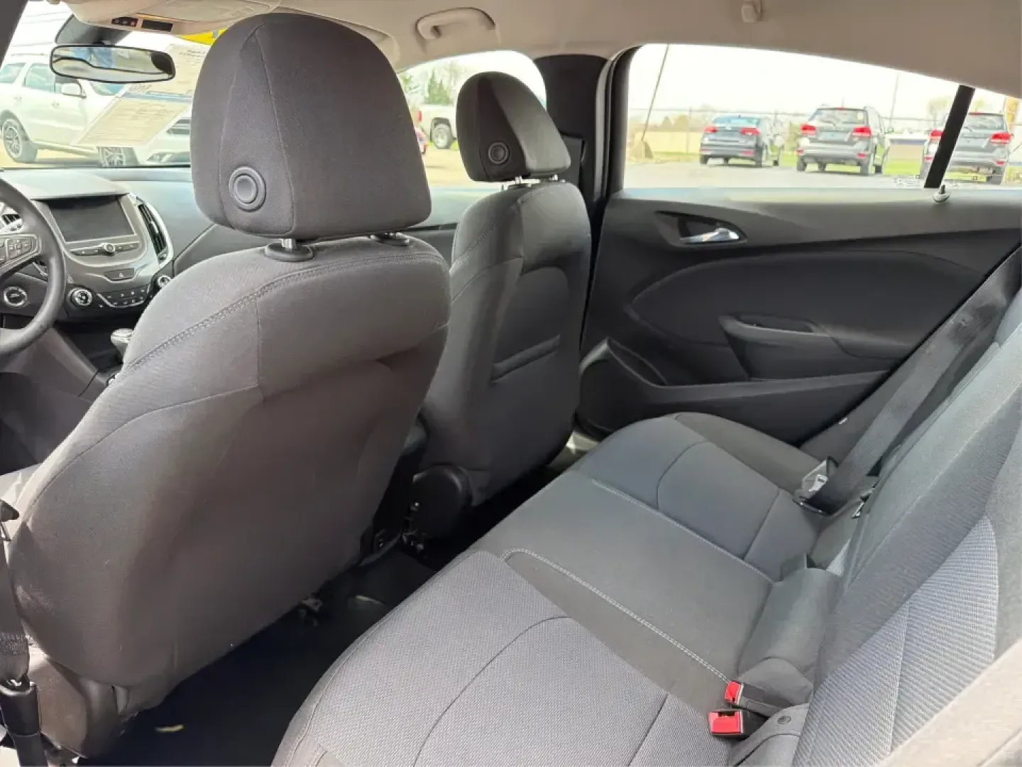 2018 Chevrolet Cruze LT Auto Hatchback (3G1BE6SM8JS) with an 1.4L L4 DOHC 16V TURBO engine, 6A transmission, located at 1230 East Main St, Xenia, OH, 45385, (937) 908-9800, 39.688026, -83.910172 - Picture your next week going smoother: a fuel-sipping hatchback for the daily commute up I75, roomy enough for grocery runs after practice, and nimble for squeezing into tight spots near the Dayton area. This 2018 Chevrolet Cruze LT Auto Hatchback in Silver Ice Metallic is a smart pick for drivers w- Photo#10