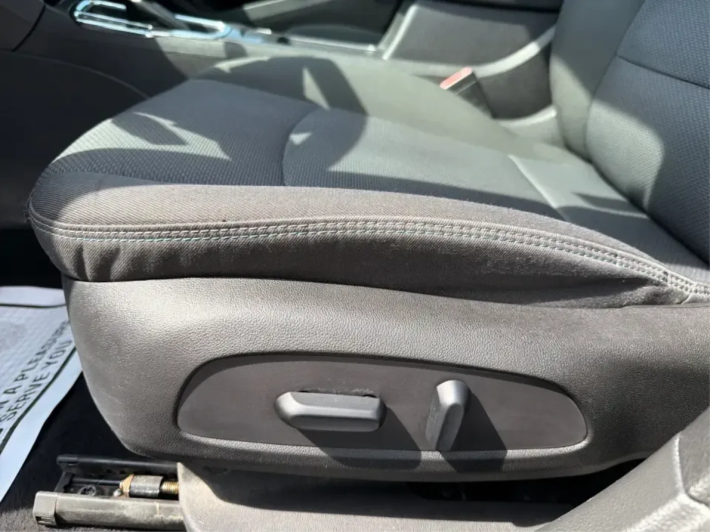 2018 Chevrolet Cruze LT Auto Hatchback (3G1BE6SM8JS) with an 1.4L L4 DOHC 16V TURBO engine, 6A transmission, located at 1230 East Main St, Xenia, OH, 45385, (937) 908-9800, 39.688026, -83.910172 - Picture your next week going smoother: a fuel-sipping hatchback for the daily commute up I75, roomy enough for grocery runs after practice, and nimble for squeezing into tight spots near the Dayton area. This 2018 Chevrolet Cruze LT Auto Hatchback in Silver Ice Metallic is a smart pick for drivers w- Photo#18