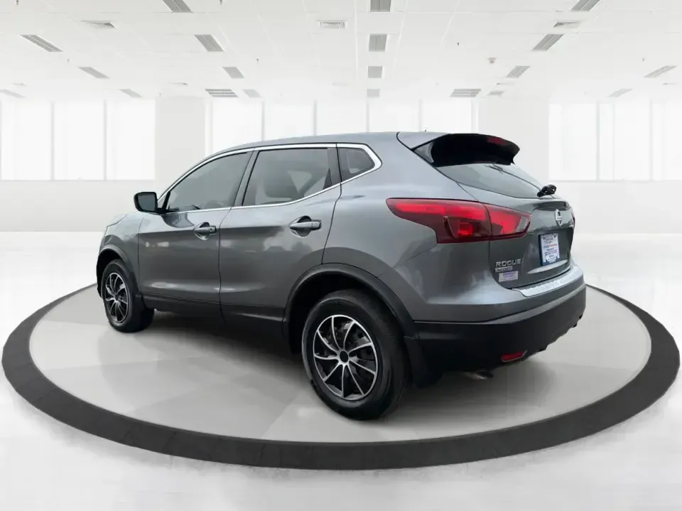 2018 Nissan Rogue S (JN1BJ1CP6JW) with an 2L I-4 gasoline direct injection engine, CVT transmission, located at 4508 South Dixie Dr, Moraine, OH, 45439, (937) 908-9800, 39.689976, -84.218452 - Picture your next week: an easy I75 commute into Dayton, school drop-offs in nearby Kettering, a Costco run, and a weekend drive down to Carillon Historical Park or a quick lap around the Dayton Mall area-all with one SUV that's sized right for real life. This 2018 Nissan Rogue S in sleek Gun Metall - Photo#4