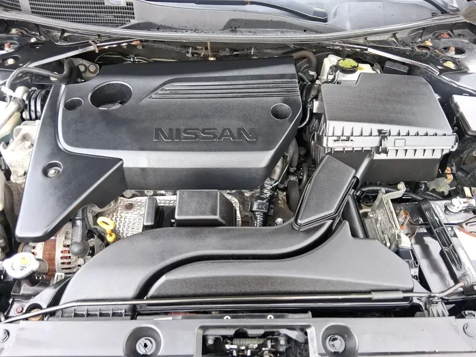 2018 Nissan Altima 2.5 SV (1N4AL3AP0JC) with an 2.5L I-4 DOHC engine, CVT transmission, located at 4508 South Dixie Dr, Moraine, OH, 45439, (937) 908-9800, 39.689976, -84.218452 - Make every mile easier-whether you're tackling a long commute down I75, running kids to practice after school, or planning a weekend day trip to the Miami County Fairgrounds. This 2018 Nissan Altima 2.5 SV in Gun Metallic is the kind of comfortable, efficient sedan that fits real-life schedules in P - Photo#11