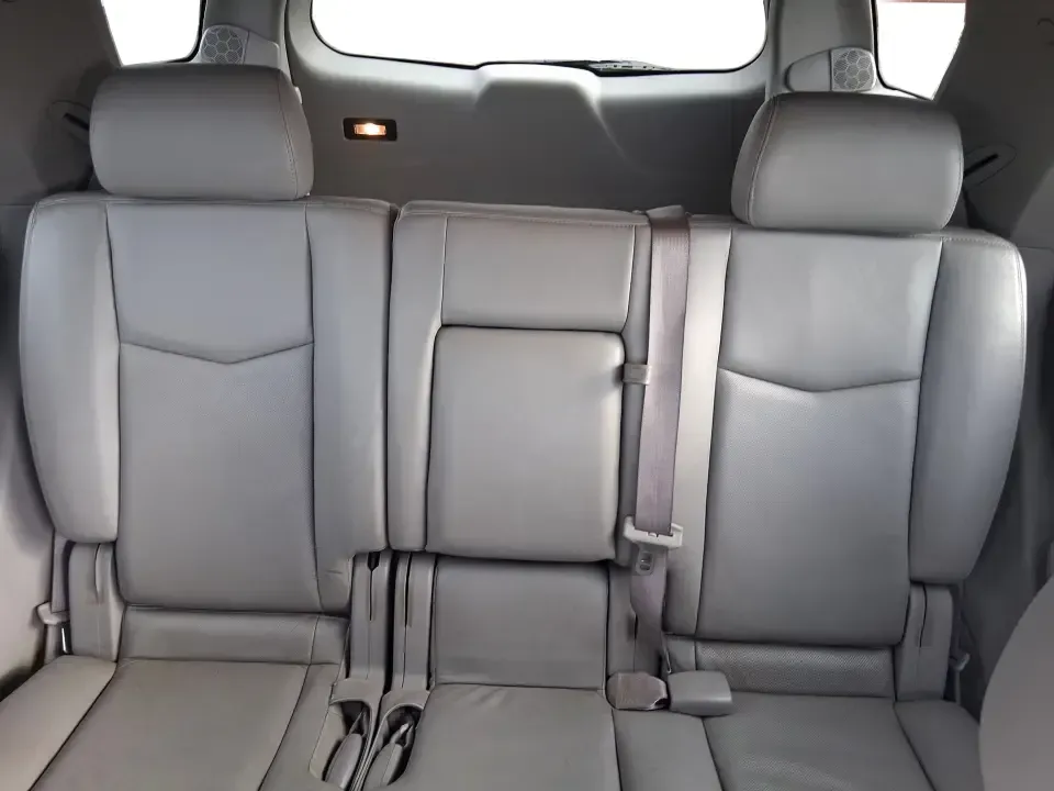 2007 Cadillac SRX V6 (1GYEE637370) with an 3.6L V-6 DOHC engine, 5-Speed Automatic Overdrive transmission, located at 8750 N County Rd 25A, Piqua, OH, 45356, (937) 908-9800, 40.164391, -84.232513 - Make your daily commute up I75 feel first-class, turn school drop-offs into a comfortable routine, and still have an SUV ready for weekend runs to Indian Lake or a quick getaway to downtown Troy. This 2007 Cadillac SRX V6 delivers the kind of upscale ride and practical versatility that fits real lif - Photo#14