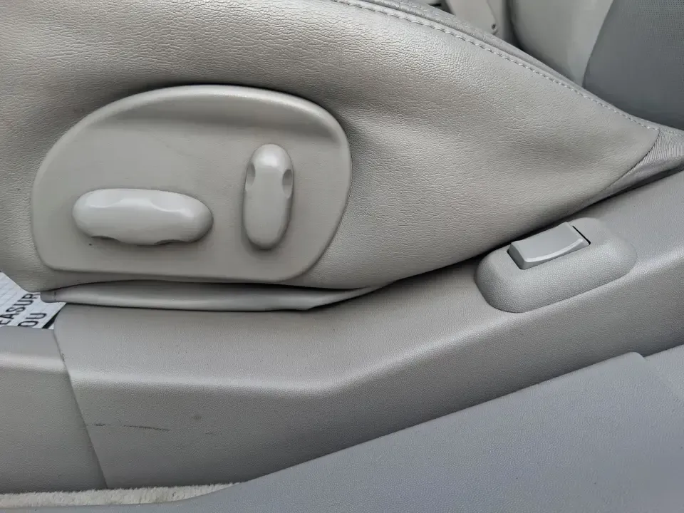 2007 Cadillac SRX V6 (1GYEE637370) with an 3.6L V-6 DOHC engine, 5-Speed Automatic Overdrive transmission, located at 8750 N County Rd 25A, Piqua, OH, 45356, (937) 908-9800, 40.164391, -84.232513 - Make your daily commute up I75 feel first-class, turn school drop-offs into a comfortable routine, and still have an SUV ready for weekend runs to Indian Lake or a quick getaway to downtown Troy. This 2007 Cadillac SRX V6 delivers the kind of upscale ride and practical versatility that fits real lif - Photo#18