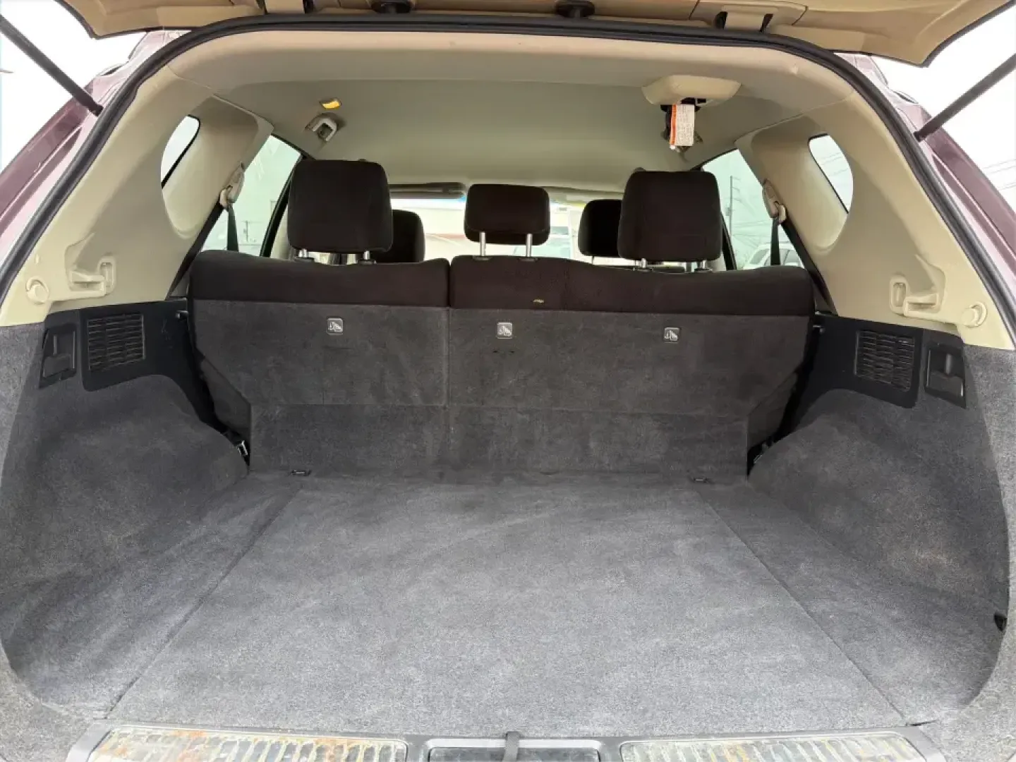 2013 Nissan Murano S (JN8AZ1MW8DW) with an 3.5L V-6 DOHC engine, Continuously Variable Transmission transmission, located at 1230 East Main St, Xenia, OH, 45385, (937) 908-9800, 39.688026, -83.910172 - Picture your next Ohio weekend: loading up the family for a day at Caesar Creek State Park, cruising out to the Greene County Fair, or tackling a long commute between Xenia, Beavercreek, and Dayton with confident comfort. This 2013 Nissan Murano S is the kind of midsize SUV that fits real life-roomy - Photo#12