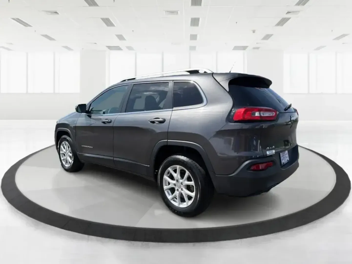 2014 Jeep Cherokee Latitude (1C4PJMCS8EW) with an 3.2L V6 DOHC 24V engine, 9-Speed Automatic transmission, located at 880 E. National Road, Vandalia, OH, 45377, (937) 908-9800, 39.891918, -84.183594 - Weekend escapes to Taylorsville MetroPark, snowy school drop-offs, or a comfortable daily commute down I75-this 2014 Jeep Cherokee Latitude is built for the Vandalia, OH lifestyle. With confident 4WD/AWD capability, a smooth 9Speed Automatic transmission, and a strong 3.2L V6 DOHC 24V engine, it's t - Photo#4