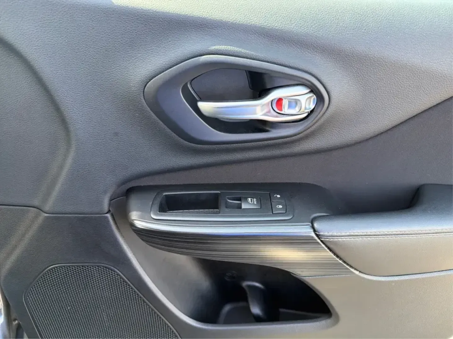 2014 Jeep Cherokee Latitude (1C4PJMCS8EW) with an 3.2L V6 DOHC 24V engine, 9-Speed Automatic transmission, located at 880 E. National Road, Vandalia, OH, 45377, (937) 908-9800, 39.891918, -84.183594 - Weekend escapes to Taylorsville MetroPark, snowy school drop-offs, or a comfortable daily commute down I75-this 2014 Jeep Cherokee Latitude is built for the Vandalia, OH lifestyle. With confident 4WD/AWD capability, a smooth 9Speed Automatic transmission, and a strong 3.2L V6 DOHC 24V engine, it's t - Photo#19