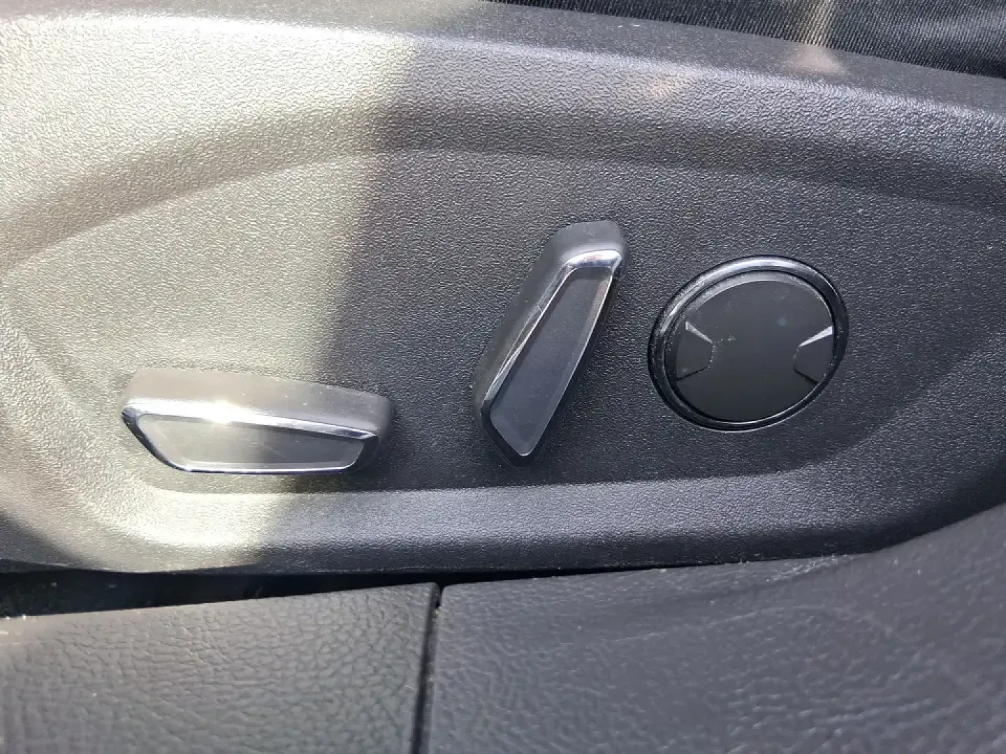 2016 Ford Fusion SE (3FA6P0H91GR) with an 2.0L L4 DOHC 16V engine, 6-Speed Automatic transmission, located at 880 E. National Road, Vandalia, OH, 45377, (937) 908-9800, 39.891918, -84.183594 - Need a dependable commuter that can handle I75 traffic, school drop-offs, and weekend runs to Dayton without draining your budget? This 2016 Ford Fusion SE in Oxford White is the kind of practical, comfortable sedan that fits real life in Vandalia-smooth for daily driving, efficient on regular unlea - Photo#18