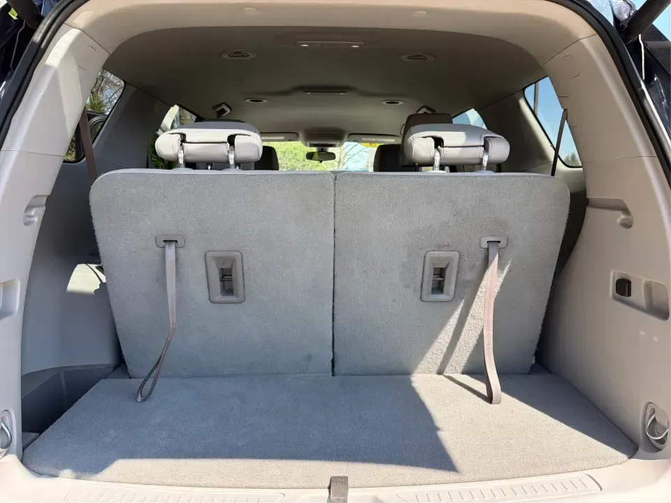 2018 GMC Acadia SLE-2 (1GKKNSLS0JZ) with an 3.6L V6 DOHC 24V engine, 6A transmission, located at 401 Woodman Dr, Riverside, OH, 45431, (937) 908-9800, 39.760899, -84.123421 - Load up the kids, the groceries, and the weekend plans-this 2018 GMC Acadia SLE-2 is the kind of SUV that makes busy life in and around Xenia feel easier. Whether you're commuting toward Dayton, juggling school drop-offs, or heading out for a road trip through Caesar Creek State Park, the Acadia del - Photo#11