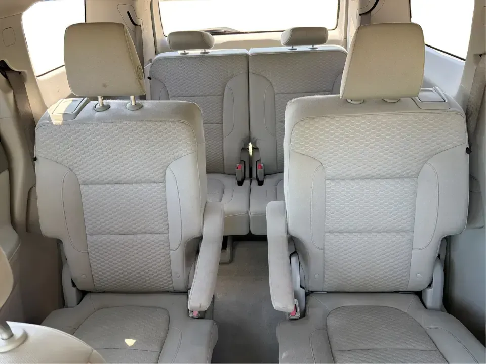 2018 GMC Acadia SLE-2 (1GKKNSLS0JZ) with an 3.6L V6 DOHC 24V engine, 6A transmission, located at 401 Woodman Dr, Riverside, OH, 45431, (937) 908-9800, 39.760899, -84.123421 - Load up the kids, the groceries, and the weekend plans-this 2018 GMC Acadia SLE-2 is the kind of SUV that makes busy life in and around Xenia feel easier. Whether you're commuting toward Dayton, juggling school drop-offs, or heading out for a road trip through Caesar Creek State Park, the Acadia del - Photo#13