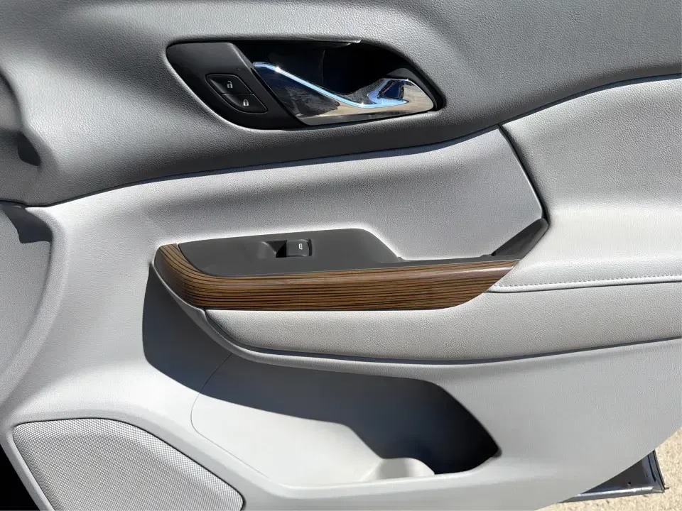 2018 GMC Acadia SLE-2 (1GKKNSLS0JZ) with an 3.6L V6 DOHC 24V engine, 6A transmission, located at 401 Woodman Dr, Riverside, OH, 45431, (937) 908-9800, 39.760899, -84.123421 - Load up the kids, the groceries, and the weekend plans-this 2018 GMC Acadia SLE-2 is the kind of SUV that makes busy life in and around Xenia feel easier. Whether you're commuting toward Dayton, juggling school drop-offs, or heading out for a road trip through Caesar Creek State Park, the Acadia del - Photo#18