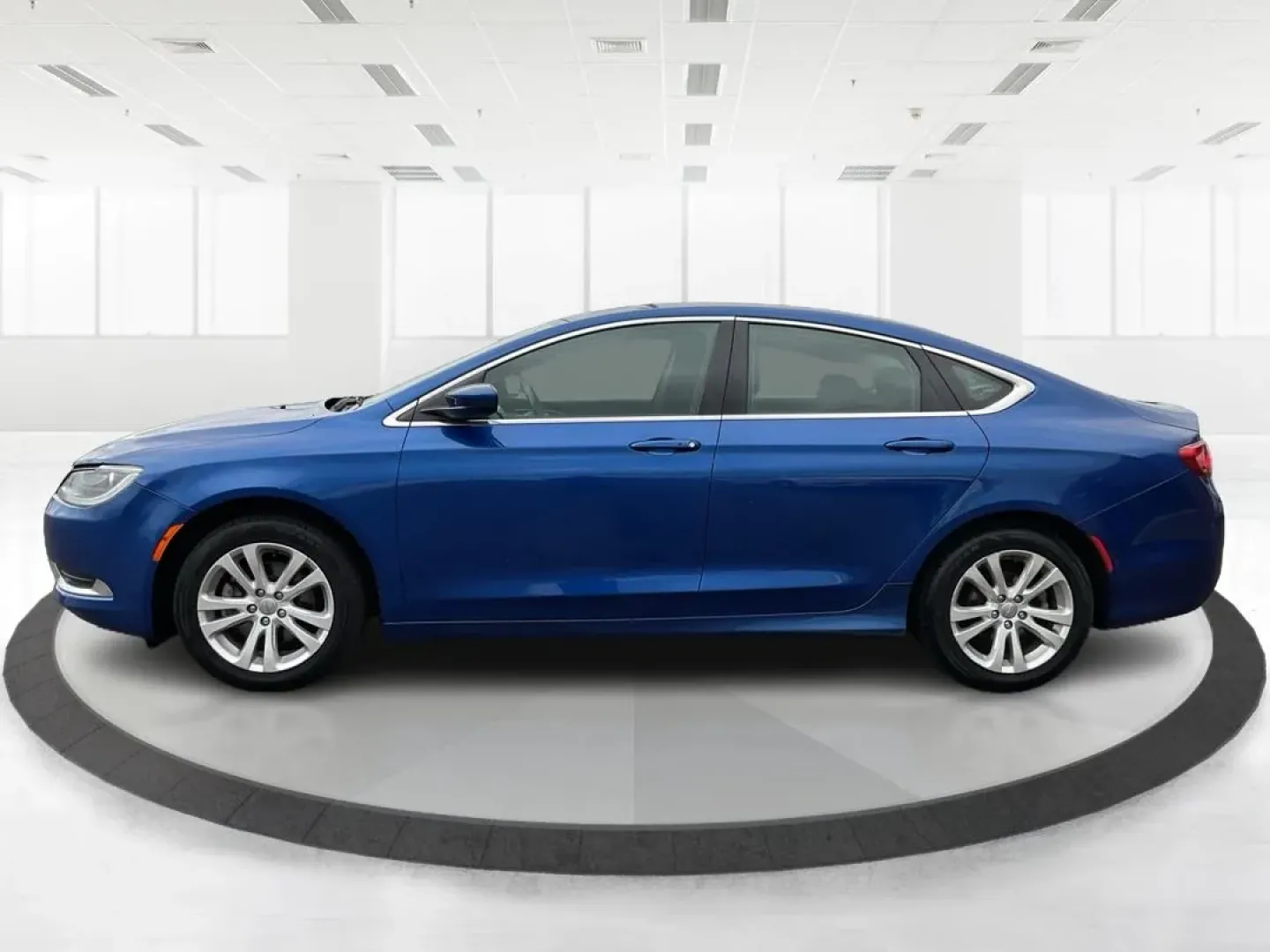 2015 Chrysler 200 Limited (1C3CCCAB9FN) with an 3.6L V-6 DOHC engine, located at 1230 East Main St, Xenia, OH, 45385, (937) 908-9800, 39.688026, -83.910172 - **Experience Comfort and Style with the 2015 Chrysler 200 Limited at Advantage Car and Credit**<br /> <br /> Are you in the market for a dependable sedan that suits both your daily commute and weekend adventures? Look no further! The 2015 Chrysler 200 Limited is the perfect blend of style, performan - Photo#5