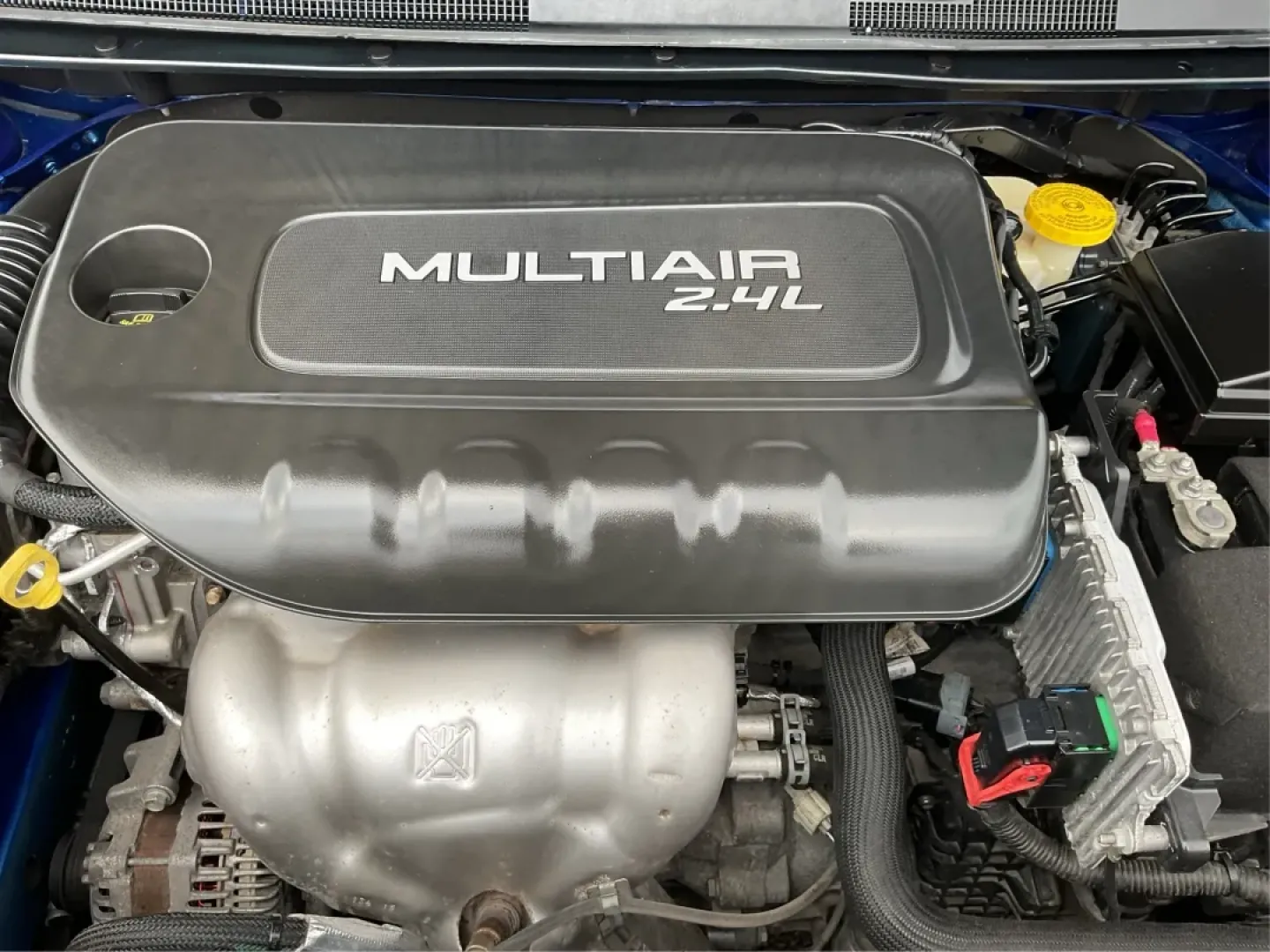 2015 Chrysler 200 Limited (1C3CCCAB9FN) with an 3.6L V-6 DOHC engine, located at 4508 South Dixie Dr, Moraine, OH, 45439, (937) 908-9800, 39.689976, -84.218452 - **Experience Comfort and Style with the 2015 Chrysler 200 Limited at Advantage Car and Credit**<br /> <br /> Are you in the market for a dependable sedan that suits both your daily commute and weekend adventures? Look no further! The 2015 Chrysler 200 Limited is the perfect blend of style, performan - Photo#11