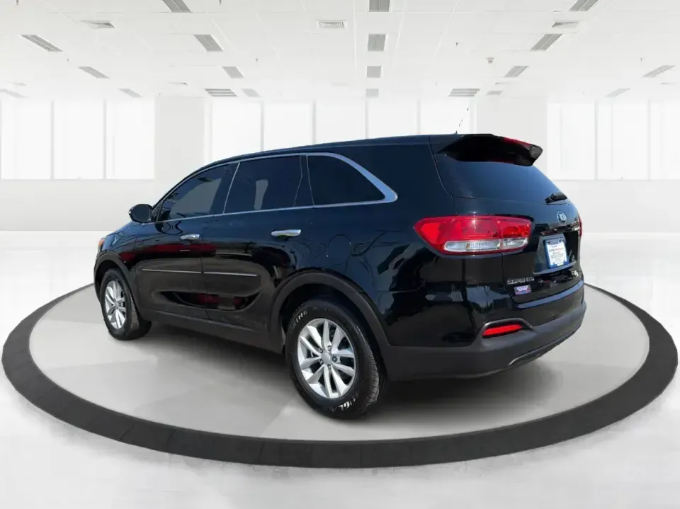 2017 Kia Sorento L 2WD (5XYPG4A33HG) with an 2.4L L4 DOHC 16V engine, 6A transmission, located at 1230 East Main St, Xenia, OH, 45385, (937) 908-9800, 39.688026, -83.910172 - Need a practical SUV for school runs, long commutes to Dayton, and weekend getaways to Caesar Creek-without sacrificing comfort or cargo space? This **2017 Kia Sorento L 2WD** is a smart pick for busy families, first-time buyers, and budget-conscious drivers who want a roomy 5-passenger SUV that's e- Photo#4
