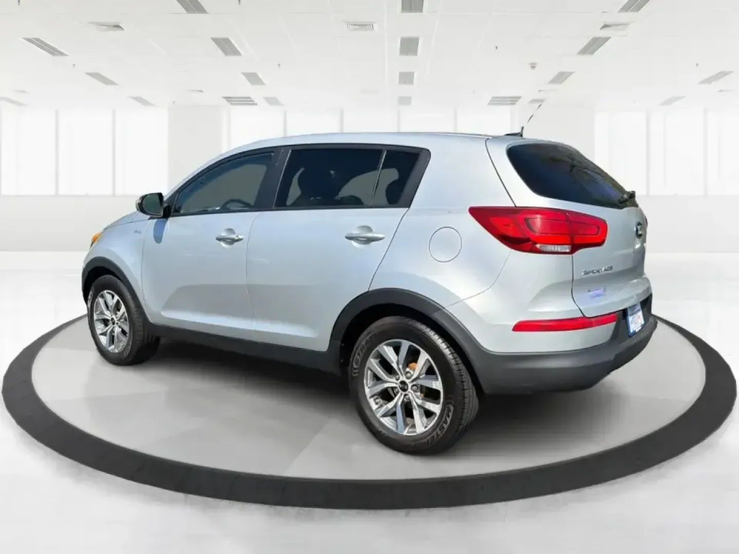 2014 Kia Sportage LX (KNDPBCAC6E7) with an 2.4L V6 DOHC 24V engine, 6-Speed Automatic transmission, located at 1230 East Main St, Xenia, OH, 45385, (937) 908-9800, 39.688026, -83.910172 - **Adventure Awaits: 2014 Kia Sportage LX Ready for Your Next Journey!**<br /> <br /> Are you in search of a reliable vehicle that combines style, comfort, and versatility? Look no further than this 2014 Kia Sportage LX, perfect for weekend getaways, family road trips, or daily commutes. This crossov- Photo#4