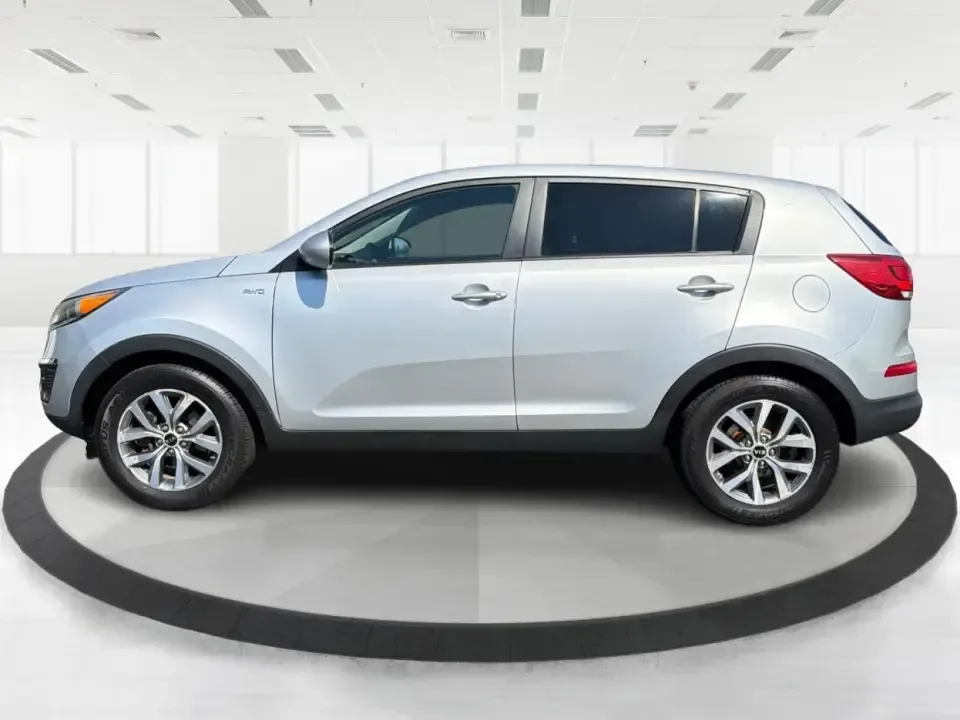 2014 Kia Sportage LX (KNDPBCAC6E7) with an 2.4L V6 DOHC 24V engine, 6-Speed Automatic transmission, located at 1230 East Main St, Xenia, OH, 45385, (937) 908-9800, 39.688026, -83.910172 - **Adventure Awaits: 2014 Kia Sportage LX Ready for Your Next Journey!**<br /> <br /> Are you in search of a reliable vehicle that combines style, comfort, and versatility? Look no further than this 2014 Kia Sportage LX, perfect for weekend getaways, family road trips, or daily commutes. This crossov - Photo#5