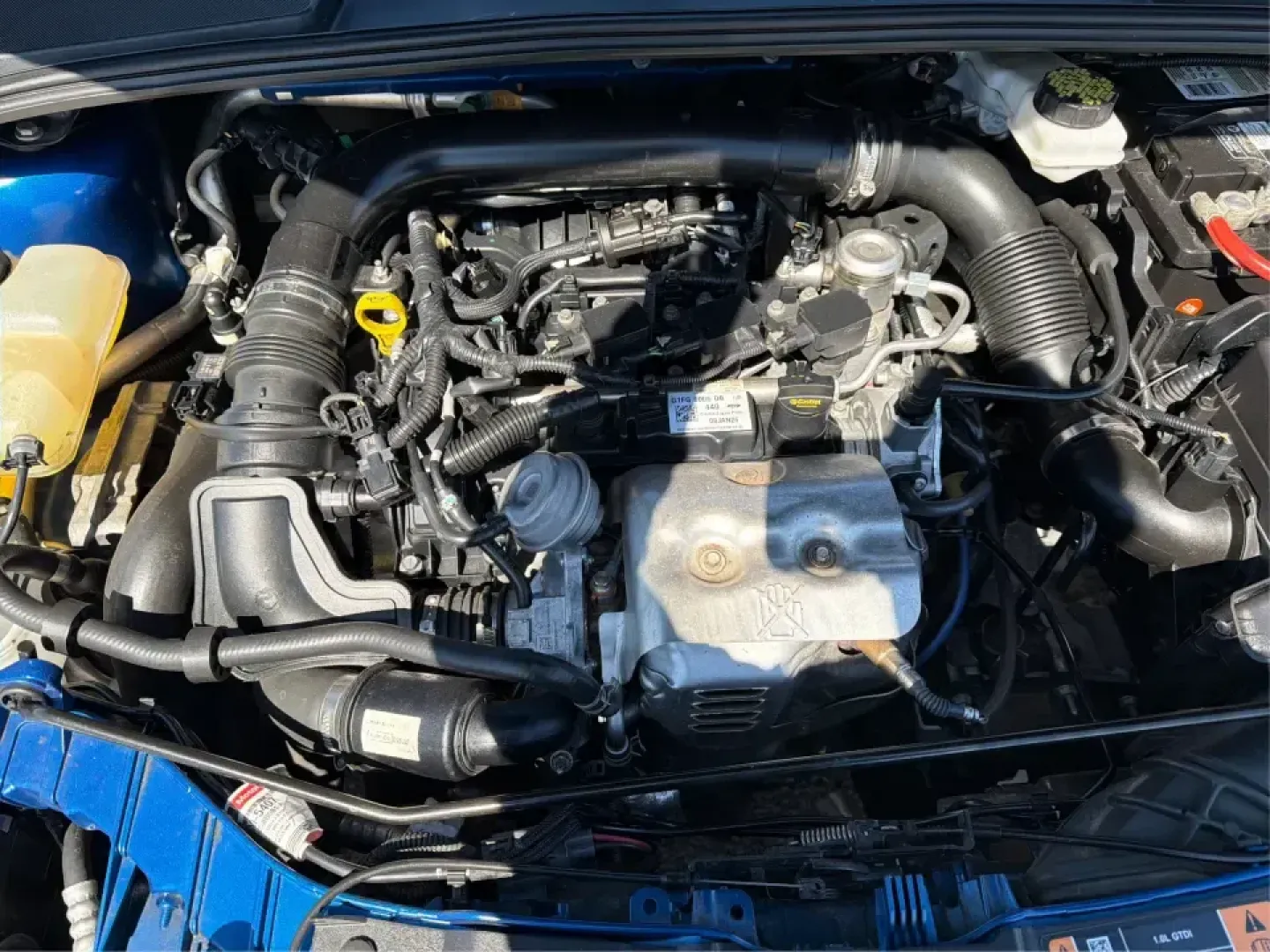 2018 Ford Focus SE (1FADP3FE5JL) with an 1.0L L3 engine, Automatic transmission, located at 1230 East Main St, Xenia, OH, 45385, (937) 908-9800, 39.688026, -83.910172 - Need a smart, budget-friendly commuter that's easy to live with all week and still ready for a spontaneous weekend escape? This 2018 Ford Focus SE sedan in eye-catching Lightning Blue Metallic is a practical pick for daily drives to Dayton, school drop-offs, and quick errands around Xenia-while keep - Photo#11