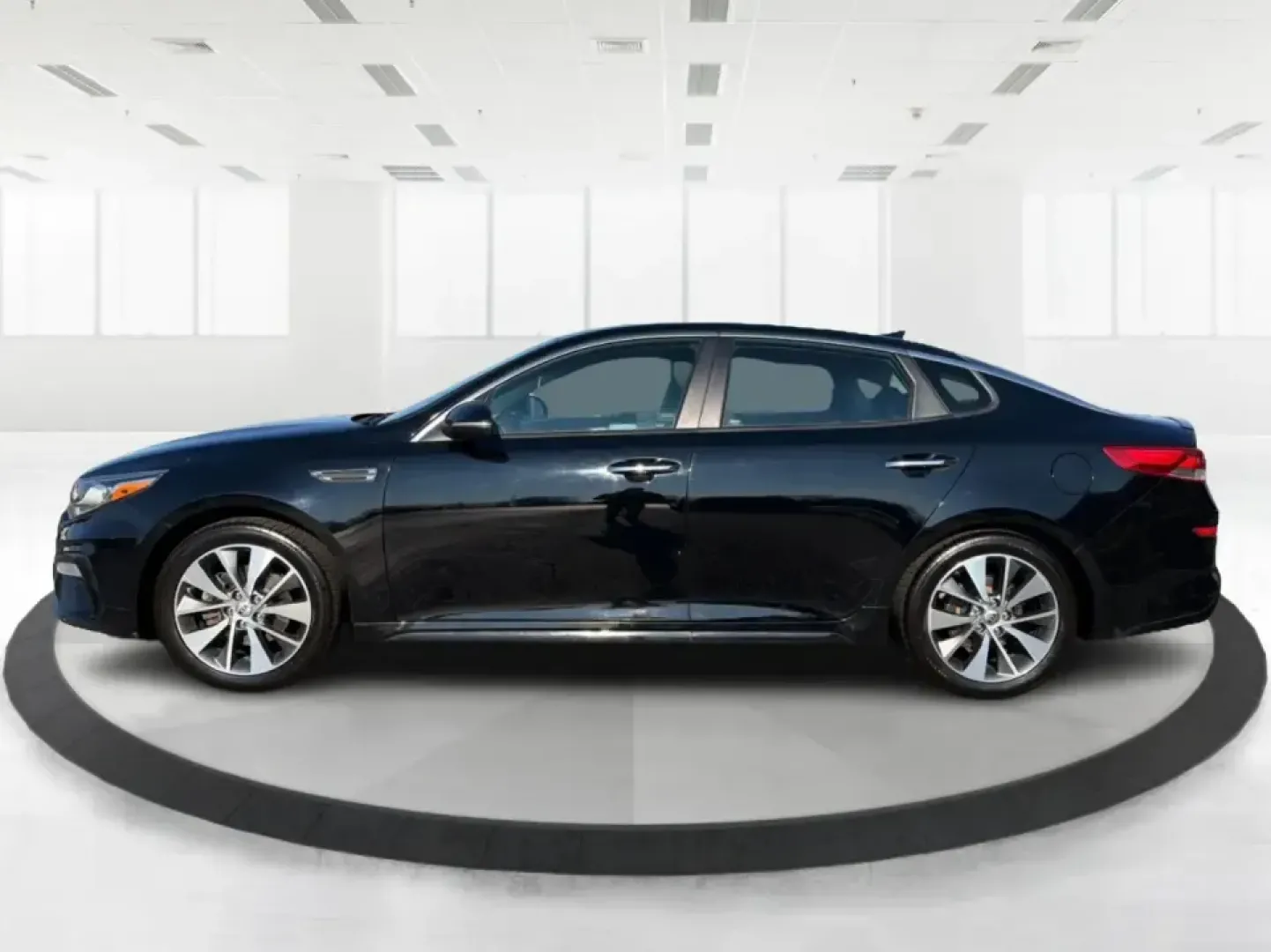 2019 Kia Optima S (5XXGT4L37KG) with an Theta II 2.4L I-4 gasoline direct injection engine, 6A transmission, located at 1099 N County Rd 25A , Troy, OH, 45373, (937) 908-9800, 40.057079, -84.212883 - Need a reliable commuter that still feels stylish for date night downtown, comfortable for weekend trips to Dayton, and efficient for the daily run up I75? This 2019 Kia Optima S in Ebony Black is a smart, budget-friendly sedan that fits real life-whether you're clocking a long work commute, shuttli - Photo#5