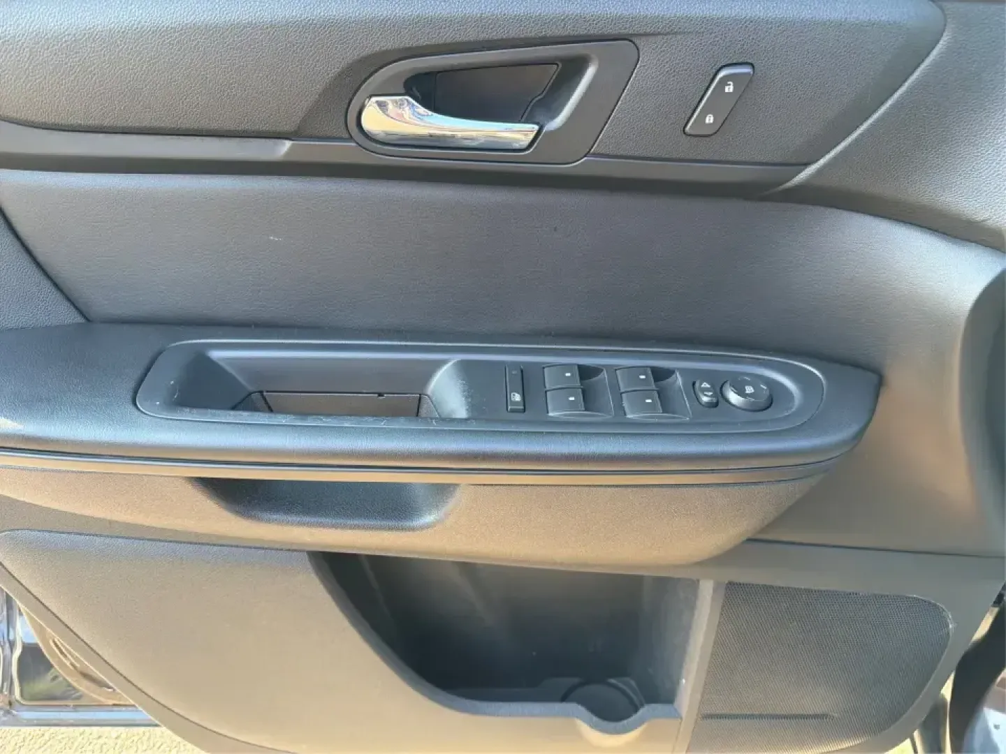 2017 Chevrolet Traverse 1LT (1GNKRGKD6HJ) with an 3.6L V-6 gasoline direct injection engine, 6A transmission, located at 8750 N County Rd 25A, Piqua, OH, 45356, (937) 908-9800, 40.164391, -84.232513 - Road trips to Indian Lake, busy school mornings, and comfortable daily commutes down I75 are exactly what this SUV was built for. If you need a three-row family hauler that still feels confident and composed on Ohio back roads, this **2017 Chevrolet Traverse 1LT** in **Tungsten Metallic** delivers t - Photo#19