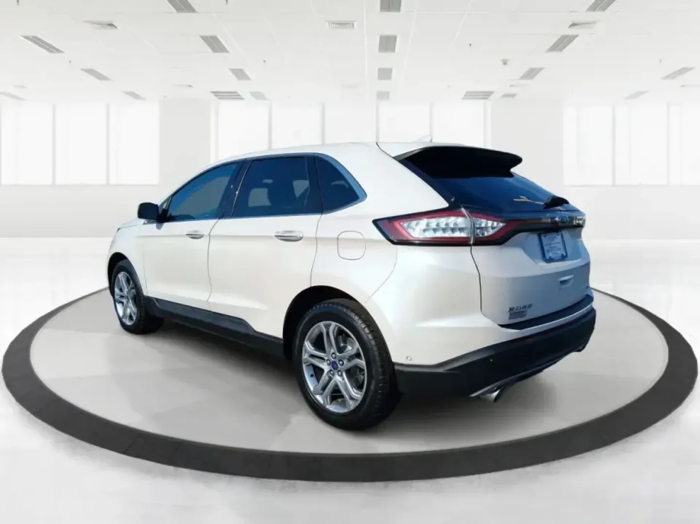 2017 Ford Edge Titanium (2FMPK4K85HB) with an 3.5L V6 DOHC 24V engine, 6A transmission, located at 1230 East Main St, Xenia, OH, 45385, (937) 908-9800, 39.688026, -83.910172 - Load up the family, point the hood toward a weekend escape, and enjoy the kind of comfort that makes long drives feel shorter-this 2017 Ford Edge Titanium is built for real life in and around Xenia. Whether you're commuting to Dayton, shuttling kids to activities, or planning a road trip to John Bry- Photo#4