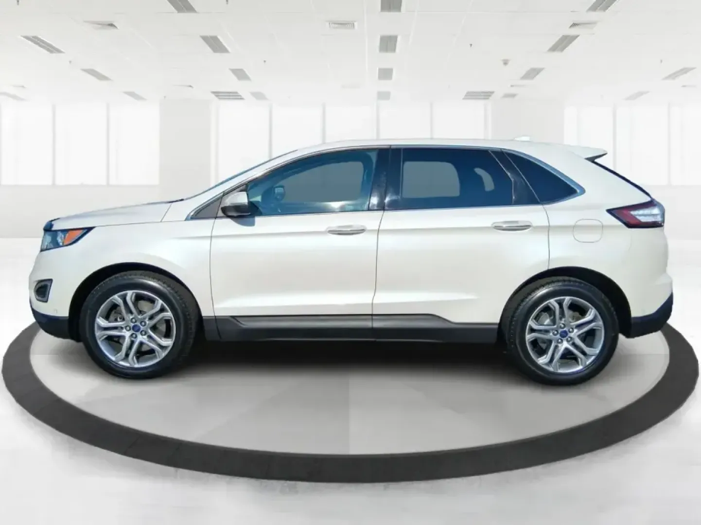 2017 Ford Edge Titanium (2FMPK4K85HB) with an 3.5L V6 DOHC 24V engine, 6A transmission, located at 1230 East Main St, Xenia, OH, 45385, (937) 908-9800, 39.688026, -83.910172 - Load up the family, point the hood toward a weekend escape, and enjoy the kind of comfort that makes long drives feel shorter-this 2017 Ford Edge Titanium is built for real life in and around Xenia. Whether you're commuting to Dayton, shuttling kids to activities, or planning a road trip to John Bry- Photo#5