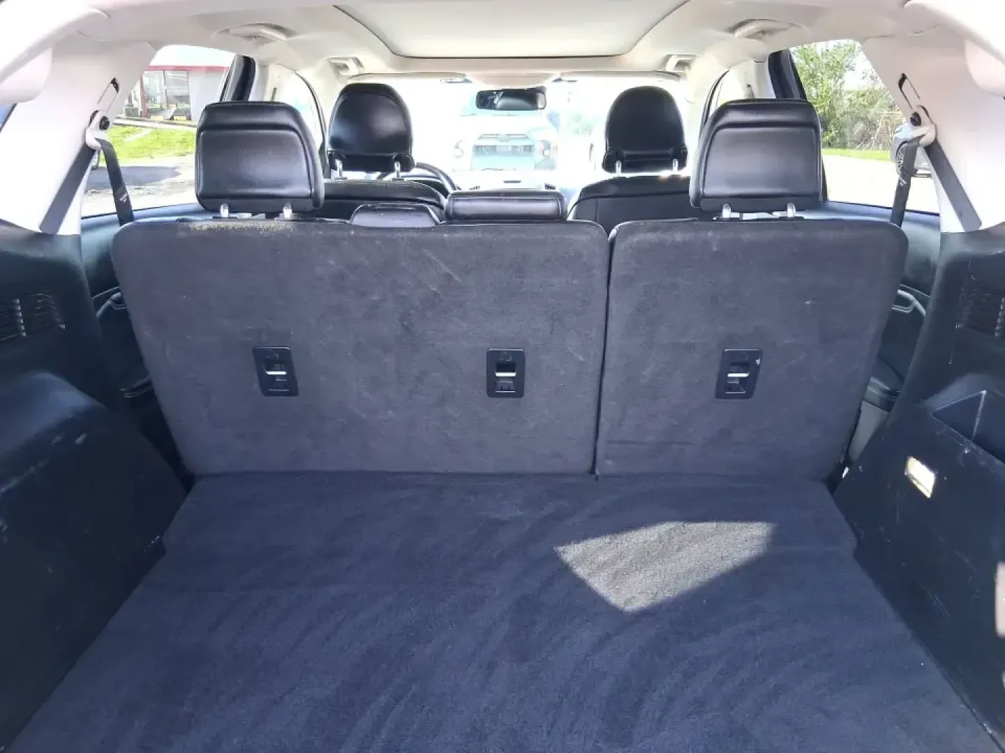 2017 Ford Edge Titanium (2FMPK4K85HB) with an 3.5L V6 DOHC 24V engine, 6A transmission, located at 1230 East Main St, Xenia, OH, 45385, (937) 908-9800, 39.688026, -83.910172 - Load up the family, point the hood toward a weekend escape, and enjoy the kind of comfort that makes long drives feel shorter-this 2017 Ford Edge Titanium is built for real life in and around Xenia. Whether you're commuting to Dayton, shuttling kids to activities, or planning a road trip to John Bry- Photo#12