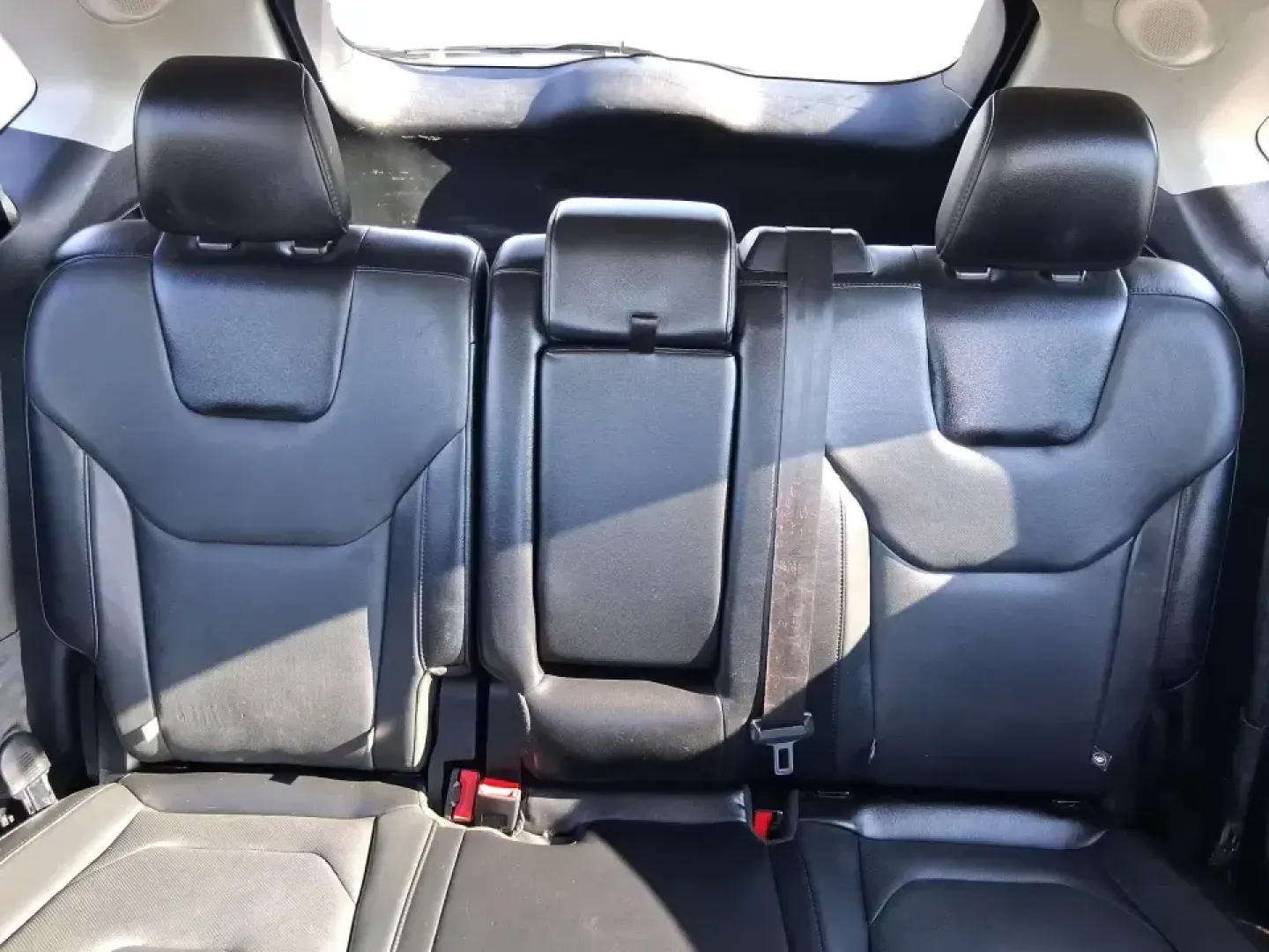 2017 Ford Edge Titanium (2FMPK4K85HB) with an 3.5L V6 DOHC 24V engine, 6A transmission, located at 1230 East Main St, Xenia, OH, 45385, (937) 908-9800, 39.688026, -83.910172 - Load up the family, point the hood toward a weekend escape, and enjoy the kind of comfort that makes long drives feel shorter-this 2017 Ford Edge Titanium is built for real life in and around Xenia. Whether you're commuting to Dayton, shuttling kids to activities, or planning a road trip to John Bry- Photo#14