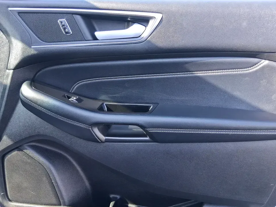 2017 Ford Edge Titanium (2FMPK4K85HB) with an 3.5L V6 DOHC 24V engine, 6A transmission, located at 1230 East Main St, Xenia, OH, 45385, (937) 908-9800, 39.688026, -83.910172 - Load up the family, point the hood toward a weekend escape, and enjoy the kind of comfort that makes long drives feel shorter-this 2017 Ford Edge Titanium is built for real life in and around Xenia. Whether you're commuting to Dayton, shuttling kids to activities, or planning a road trip to John Bry - Photo#20