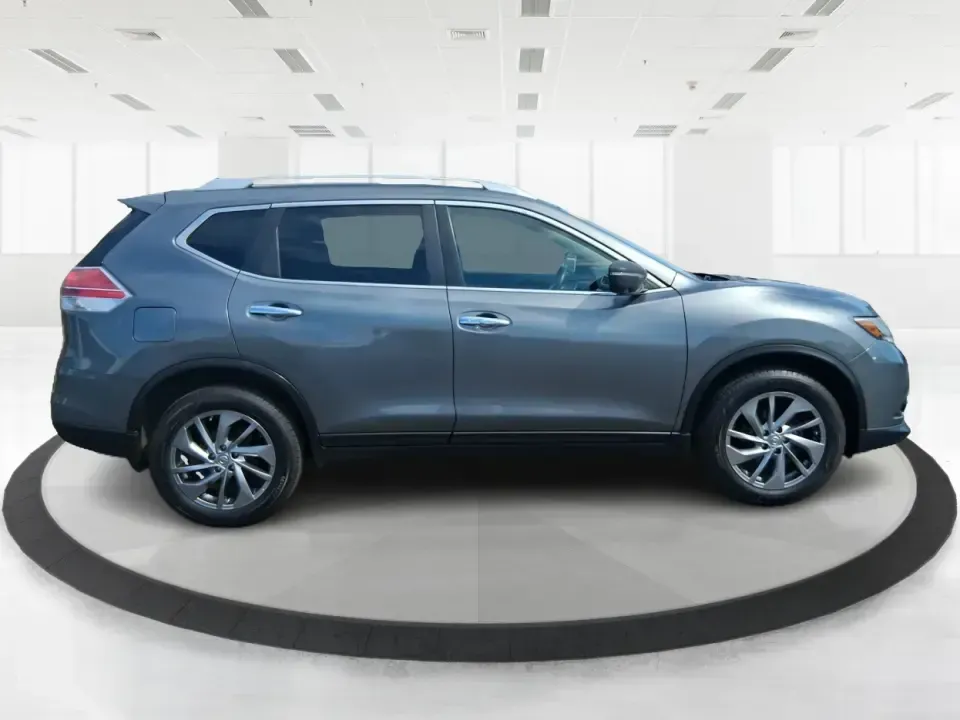 2015 Nissan Rogue SL (5N1AT2MVXFC) with an 2.5L I-4 DOHC engine, Continuously Variable Transmission transmission, located at 1230 East Main St, Xenia, OH, 45385, (937) 908-9800, 39.688026, -83.910172 - Picture your next Ohio weekend: loading up the kids and the cooler, merging onto US35 for a quick run to Wright-Patterson Air Force Base, or taking a scenic drive through John Bryan State Park-without stressing over winter weather, space, or comfort. This 2015 Nissan Rogue SL in Gun Metallic is the - Photo#1