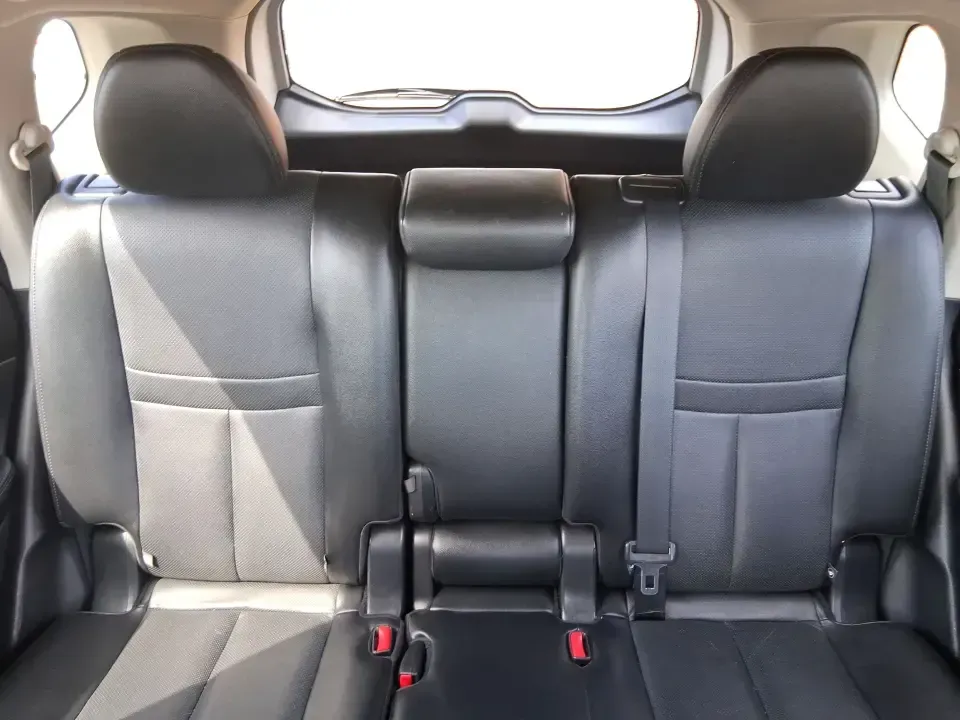 2015 Nissan Rogue SL (5N1AT2MVXFC) with an 2.5L I-4 DOHC engine, Continuously Variable Transmission transmission, located at 1230 East Main St, Xenia, OH, 45385, (937) 908-9800, 39.688026, -83.910172 - Picture your next Ohio weekend: loading up the kids and the cooler, merging onto US35 for a quick run to Wright-Patterson Air Force Base, or taking a scenic drive through John Bryan State Park-without stressing over winter weather, space, or comfort. This 2015 Nissan Rogue SL in Gun Metallic is the - Photo#21