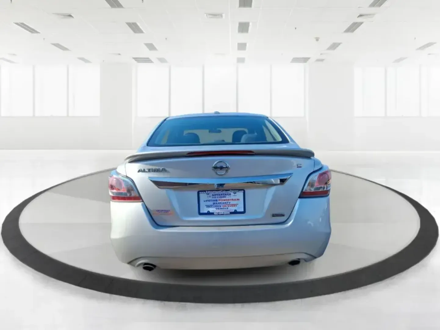 2015 Nissan Altima 2.5 S (1N4AL3AP2FC) with an 2.5L I-4 DOHC engine, Continuously Variable Transmission transmission, located at 401 Woodman Dr, Riverside, OH, 45431, (937) 908-9800, 39.760899, -84.123421 - Need a dependable commuter that can handle the daily run down I-675, quick hops to The Greene, and weekend plans at Carriage Hill MetroPark without draining your budget? This **2015 Nissan Altima 2.5 S** is the kind of practical, comfortable sedan that fits real life in **Riverside, Ohio**-easy to p - Photo#3