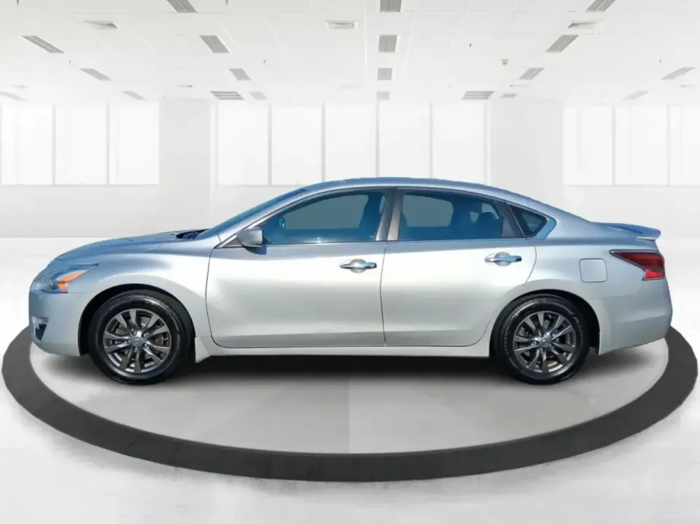 2015 Nissan Altima 2.5 S (1N4AL3AP2FC) with an 2.5L I-4 DOHC engine, Continuously Variable Transmission transmission, located at 401 Woodman Dr, Riverside, OH, 45431, (937) 908-9800, 39.760899, -84.123421 - Need a dependable commuter that can handle the daily run down I-675, quick hops to The Greene, and weekend plans at Carriage Hill MetroPark without draining your budget? This **2015 Nissan Altima 2.5 S** is the kind of practical, comfortable sedan that fits real life in **Riverside, Ohio**-easy to p - Photo#5