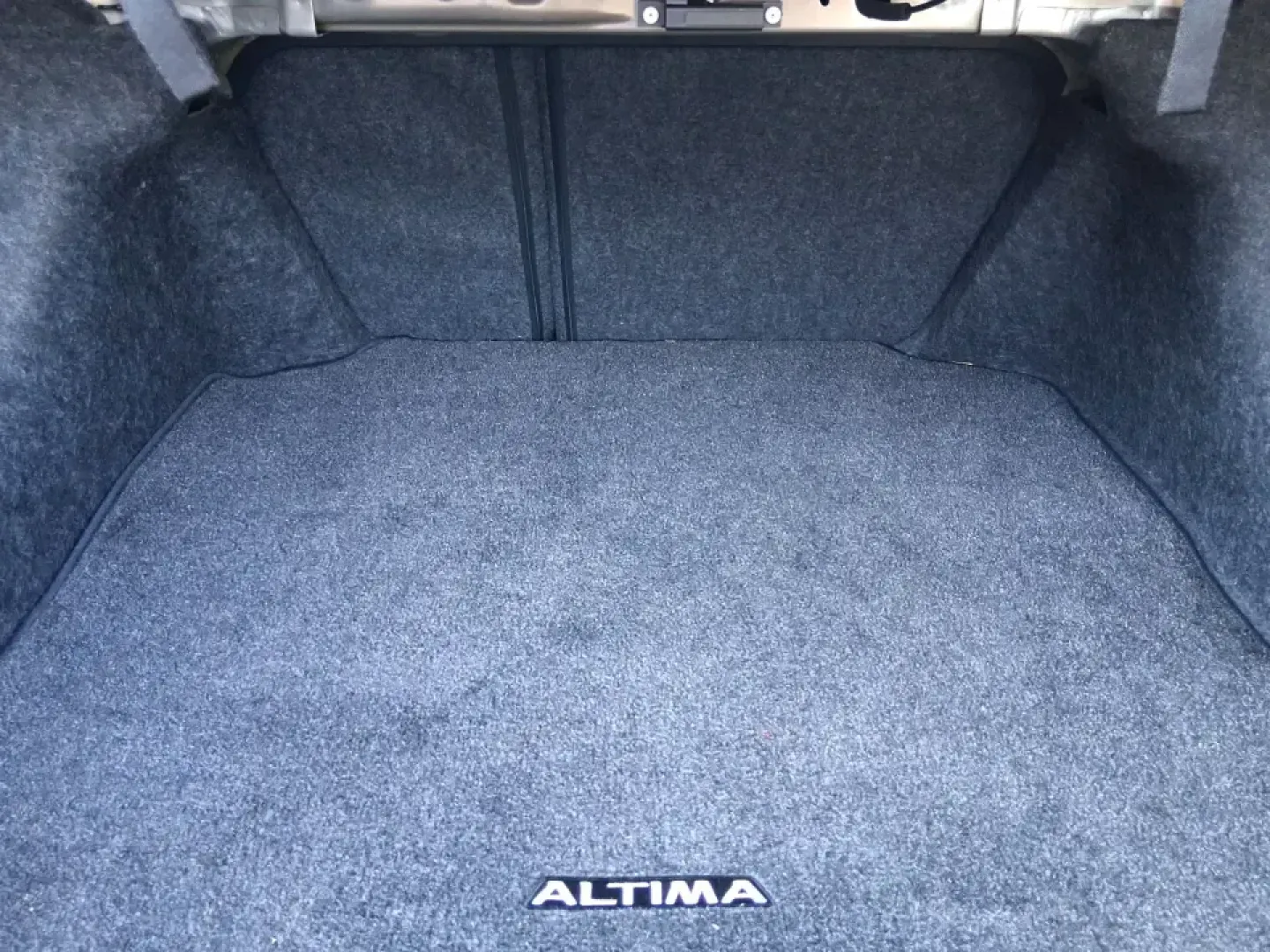 2015 Nissan Altima 2.5 S (1N4AL3AP2FC) with an 2.5L I-4 DOHC engine, Continuously Variable Transmission transmission, located at 401 Woodman Dr, Riverside, OH, 45431, (937) 908-9800, 39.760899, -84.123421 - Need a dependable commuter that can handle the daily run down I-675, quick hops to The Greene, and weekend plans at Carriage Hill MetroPark without draining your budget? This **2015 Nissan Altima 2.5 S** is the kind of practical, comfortable sedan that fits real life in **Riverside, Ohio**-easy to p - Photo#12