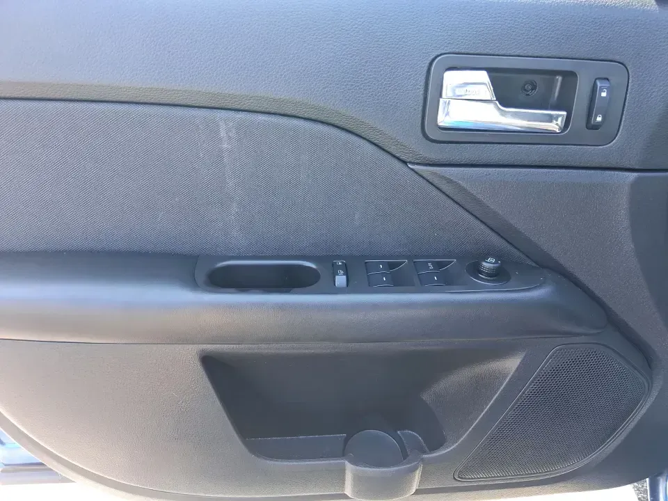 2012 Ford Fusion SE (3FAHP0HAXCR) with an 2.5L L4 DOHC 16V engine, located at 8750 N County Rd 25A, Piqua, OH, 45356, (937) 908-9800, 40.164391, -84.232513 - Need a dependable sedan that makes everyday life easier-whether you're commuting down I-75 to Dayton, running errands around Troy, or planning a weekend drive past the Miami River and downtown's shops and festivals? This 2012 Ford Fusion SE in Blue Flame Metallic is a smart, comfortable choice for b - Photo#19