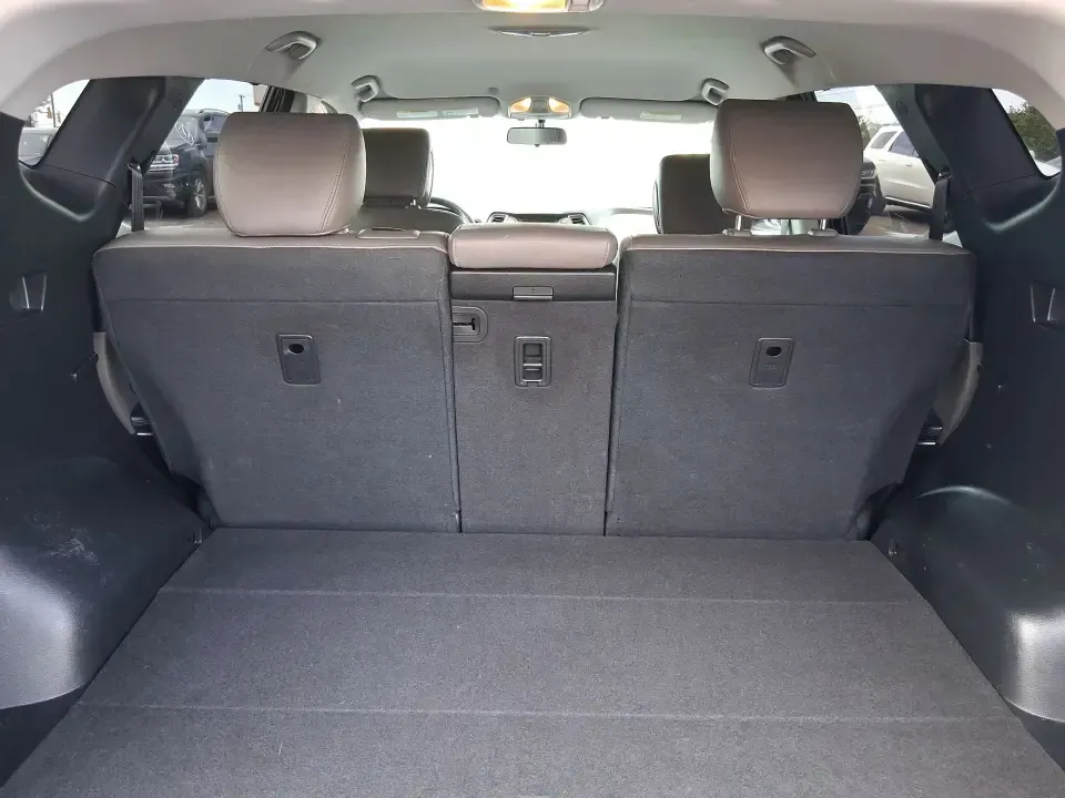 2015 Hyundai Santa Fe 2.4L (5XYZU3LB1FG) with an Theta II 2.4L I-4 gasoline direct injection engine, 6-Speed Automatic transmission, located at 1099 N County Rd 25A , Troy, OH, 45373, (937) 908-9800, 40.057079, -84.212883 - Pack up the kids for a weekend at Treasure Island Park, load the cooler for a day on the Great Miami River, or settle into a comfortable daily commute down I75-this 2015 Hyundai Santa Fe 2.4L is the kind of practical SUV that fits real life in Troy. With confident road manners, flexible cargo space, - Photo#12