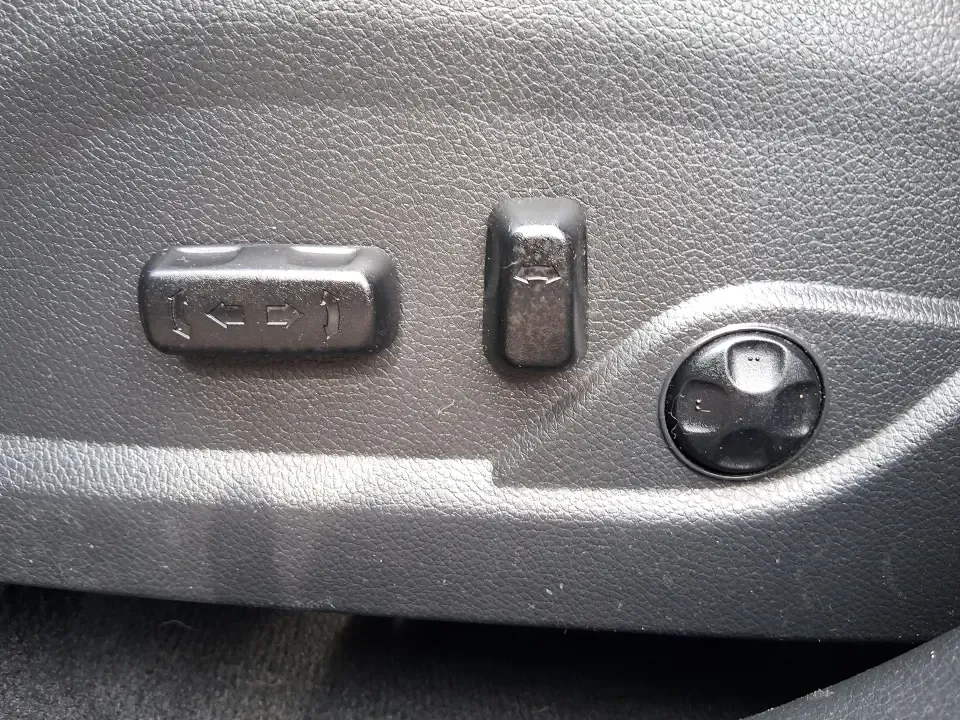 2015 Hyundai Santa Fe 2.4L (5XYZU3LB1FG) with an Theta II 2.4L I-4 gasoline direct injection engine, 6-Speed Automatic transmission, located at 1099 N County Rd 25A , Troy, OH, 45373, (937) 908-9800, 40.057079, -84.212883 - Pack up the kids for a weekend at Treasure Island Park, load the cooler for a day on the Great Miami River, or settle into a comfortable daily commute down I75-this 2015 Hyundai Santa Fe 2.4L is the kind of practical SUV that fits real life in Troy. With confident road manners, flexible cargo space, - Photo#17