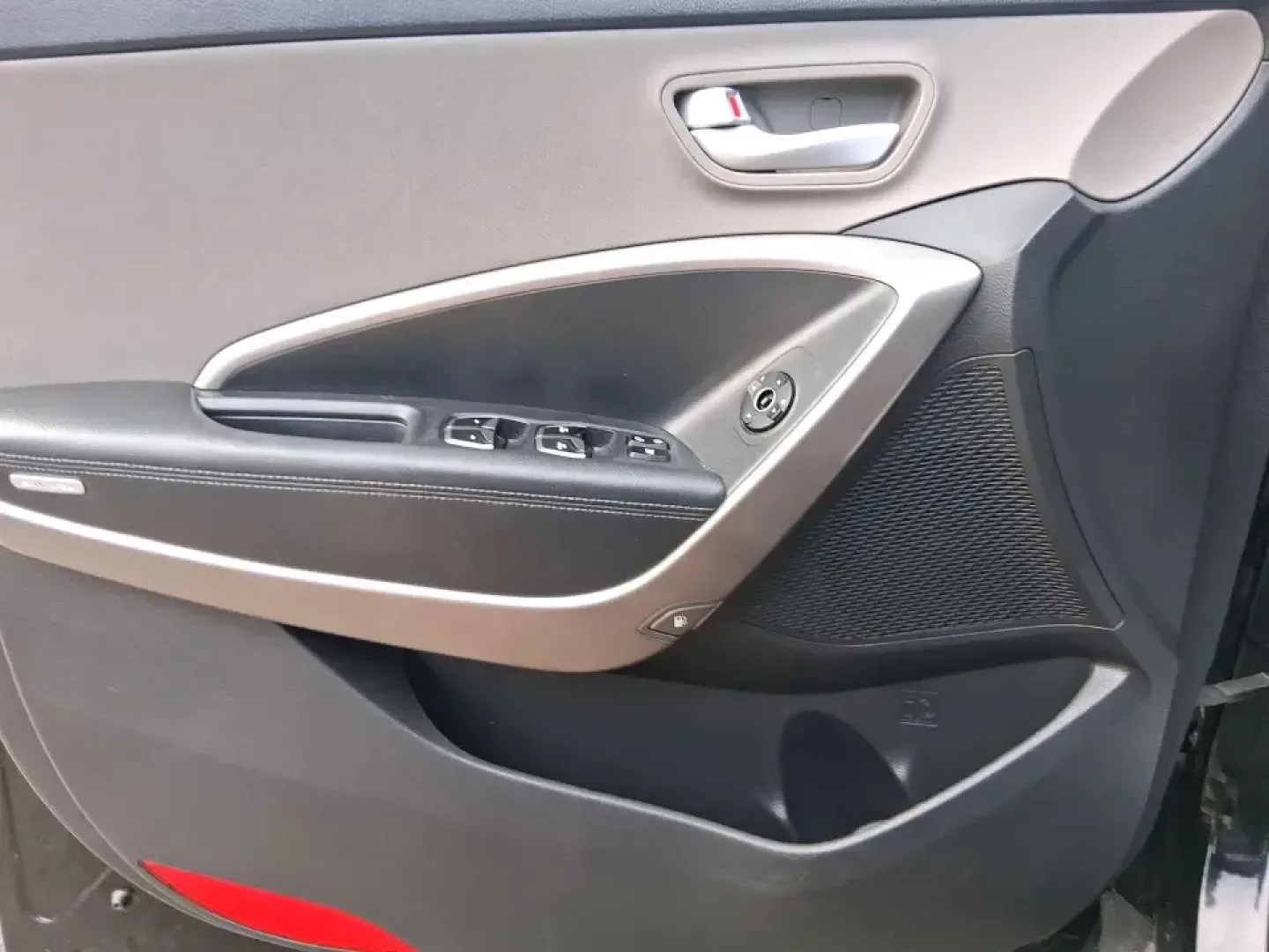 2015 Hyundai Santa Fe Sport 2.4 FWD (5XYZU3LB1FG) with an 2.4L L4 DOHC 16V engine, 6-Speed Automatic transmission, located at 1099 N County Rd 25A , Troy, OH, 45373, (937) 908-9800, 40.057079, -84.212883 - Picture your next road trip out of Troy: the kids buckled in, luggage packed, and plenty of comfort for I75 runs to Dayton or weekend getaways near the Miami River-without feeling like you're stretching your budget. This 2015 Hyundai Santa Fe 2.4L in Twilight Black is the kind of practical, do-it-al- Photo#18