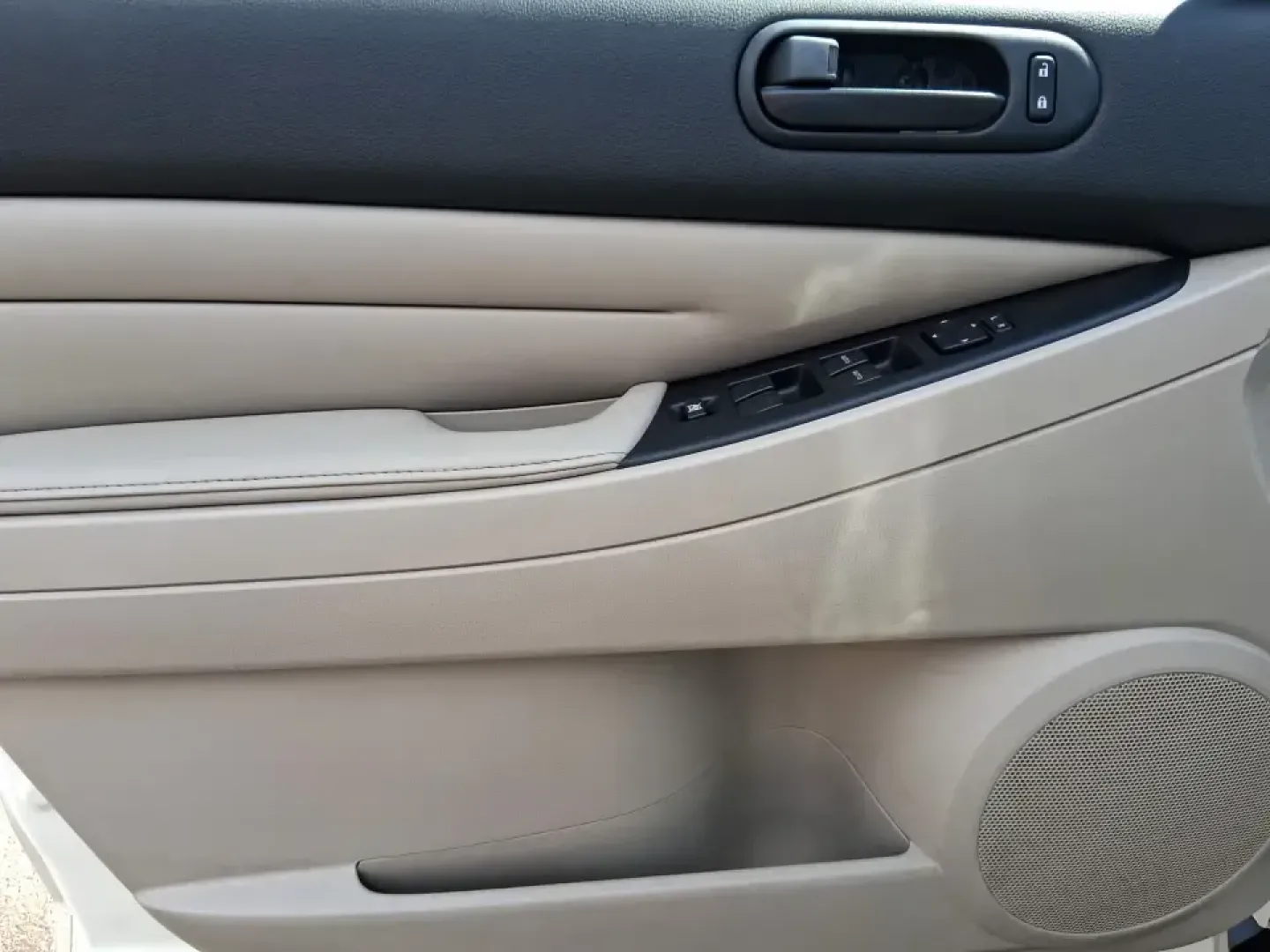 2010 Mazda CX-7 s Touring (JM3ER4W33A0) with an 2.3L I-4 gasoline direct injection engine, 6-Speed Automatic transmission, located at 880 E. National Road, Vandalia, OH, 45377, (937) 908-9800, 39.891918, -84.183594 - Picture your next weekend: loading up the cargo area for a day at Miami County Park, cruising up I75 for a quick getaway, or confidently handling Ohio's surprise rain and winter slush on the school run. This 2010 Mazda CX7 s Touring is the kind of sporty, practical SUV that fits real life in Troy-ea - Photo#18