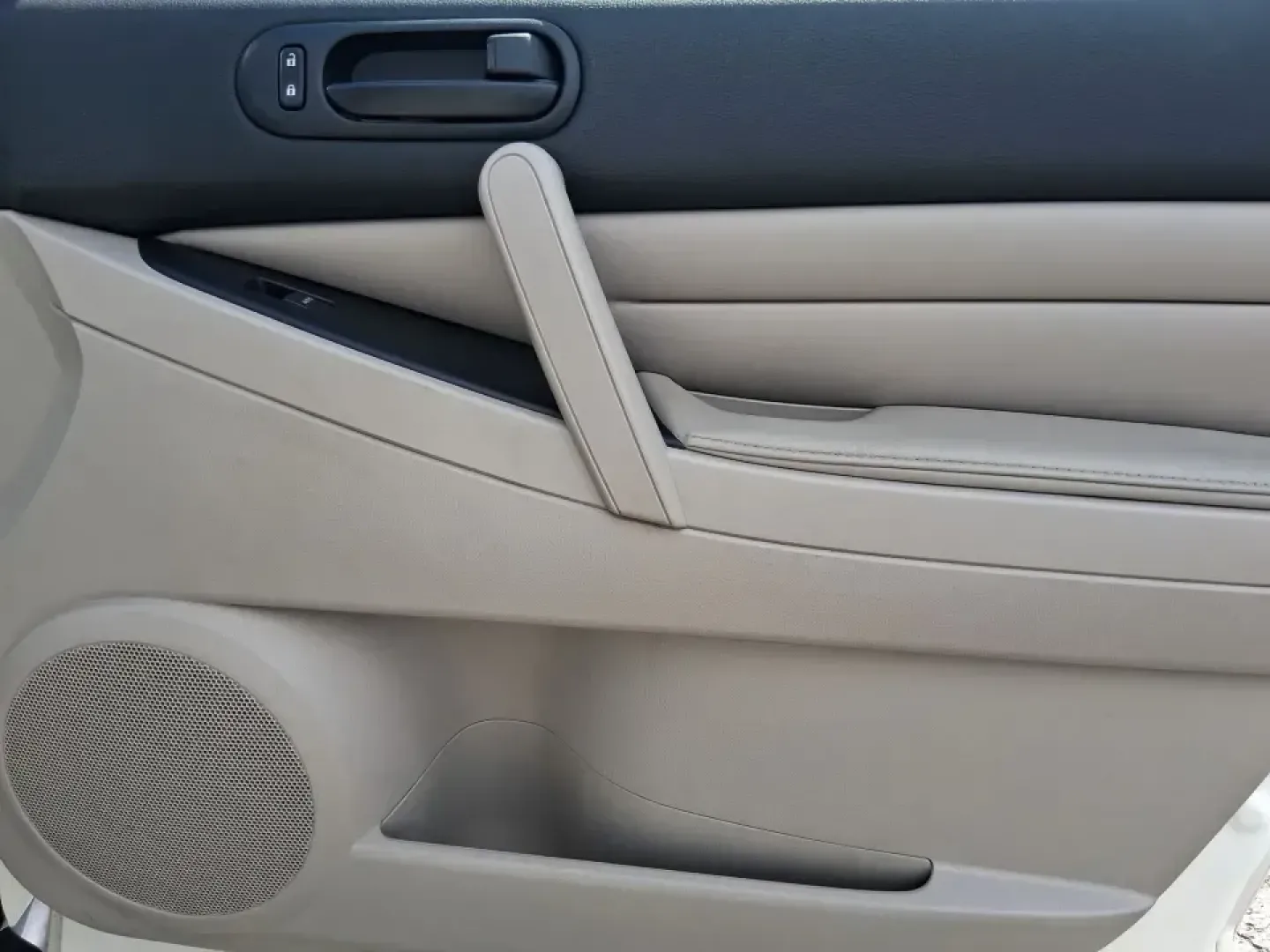 2010 Mazda CX-7 s Touring (JM3ER4W33A0) with an 2.3L I-4 gasoline direct injection engine, 6-Speed Automatic transmission, located at 880 E. National Road, Vandalia, OH, 45377, (937) 908-9800, 39.891918, -84.183594 - Picture your next weekend: loading up the cargo area for a day at Miami County Park, cruising up I75 for a quick getaway, or confidently handling Ohio's surprise rain and winter slush on the school run. This 2010 Mazda CX7 s Touring is the kind of sporty, practical SUV that fits real life in Troy-ea - Photo#19