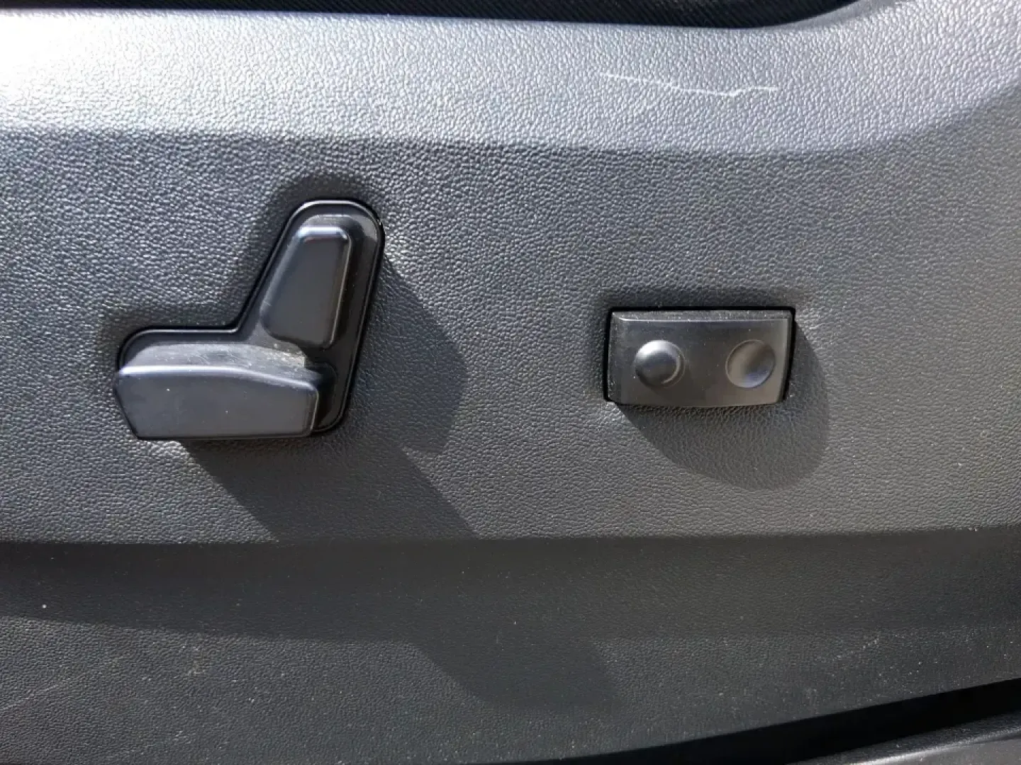 2019 Dodge Grand Caravan SXT (2C4RDGCG0KR) with an Pentastar 3.6L V-6 DOHC engine, 6A transmission, located at 8750 N County Rd 25A, Piqua, OH, 45356, (937) 908-9800, 40.164391, -84.232513 - Load up the kids, the groceries, the sports gear, and still have room for a weekend road trip-this 2019 Dodge Grand Caravan SXT is built for real life in Vandalia. If your days include school drop-offs, long commutes down I-75, or quick runs along E. National Road, this spacious passenger van delive - Photo#18