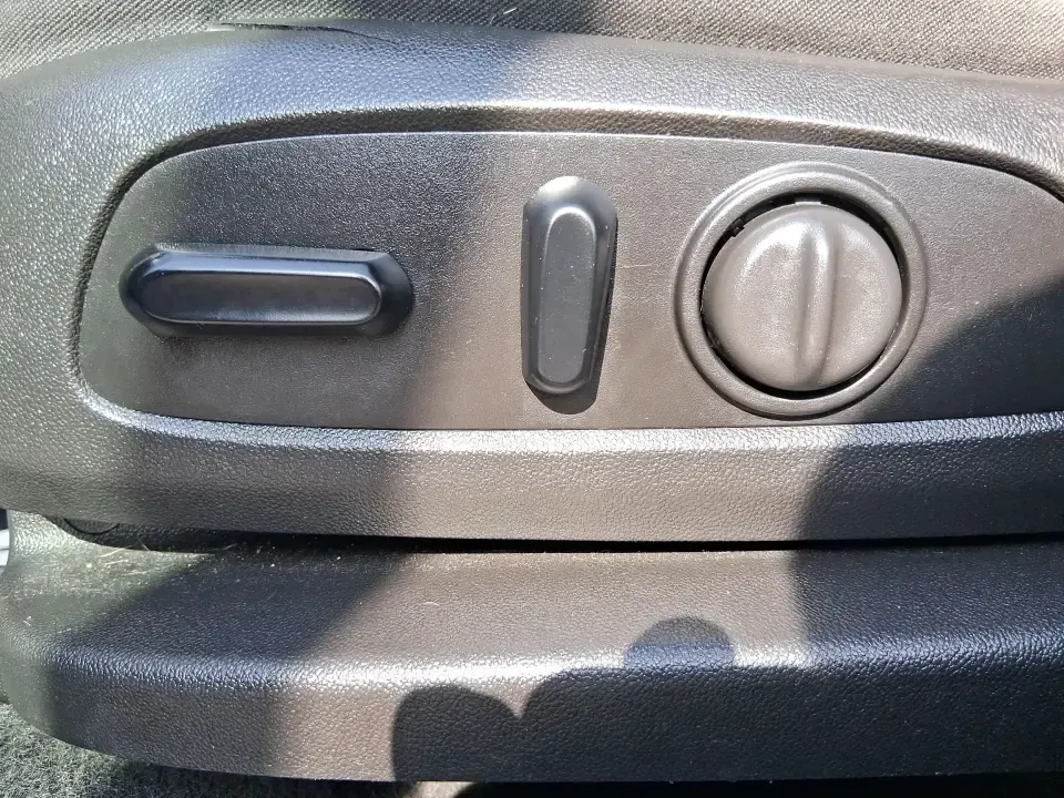 2018 Chevrolet Equinox LT (3GNAXSEV7JS) with an 1.5L I-4 gasoline direct injection engine, 6A transmission, located at 880 E. National Road, Vandalia, OH, 45377, (937) 908-9800, 39.891918, -84.183594 - Picture your next week: school drop-offs, a long commute up I-75, a grocery run through Vandalia, and a weekend escape to Taylorsville MetroPark-all handled in one comfortable, confidence-inspiring SUV. This 2018 Chevrolet Equinox LT in Nightfall Gray Metallic is built for real life, giving busy fam - Photo#18