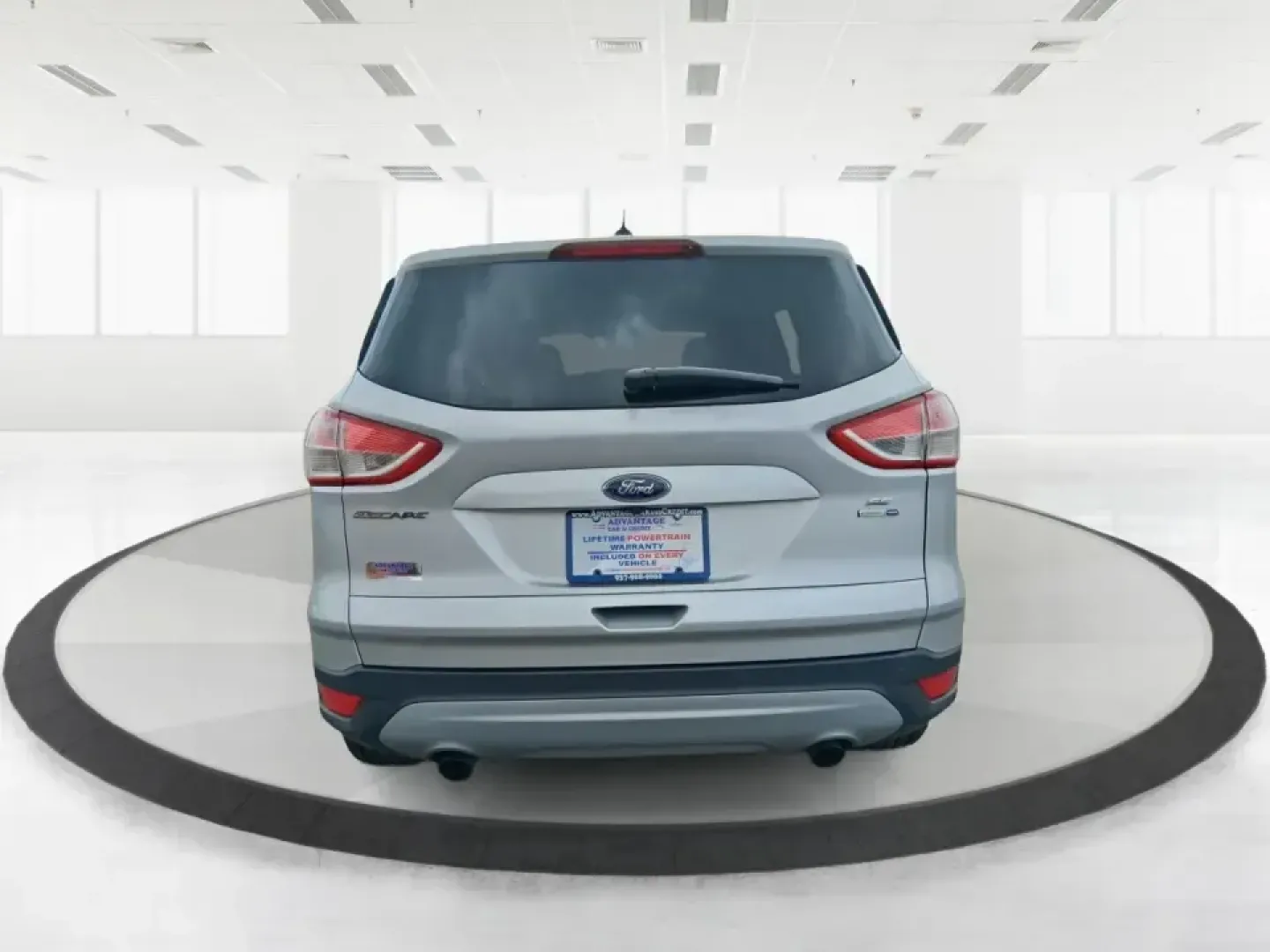 2015 Ford Escape SE (1FMCU9G91FU) with an 2.0L L4 DOHC 16V engine, 6-Speed Automatic transmission, located at 880 E. National Road, Vandalia, OH, 45377, (937) 908-9800, 39.891918, -84.183594 - Weekend getaways to Englewood MetroPark, snowy commutes down I75, and everyday school-and-grocery runs all feel easier when you've got an SUV that's sized right, confident in bad weather, and comfortable for the long haul. This **2015 Ford Escape SE 4WD** in **Ingot Silver** is a smart pick for driv - Photo#3