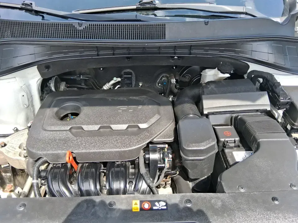 2016 Kia Sorento 2.4L LX (5XYPGDA34GG) with an 2.4L I-4 gasoline direct injection engine, 6-Speed Automatic transmission, located at 880 E. National Road, Vandalia, OH, 45377, (937) 908-9800, 39.891918, -84.183594 - Ready for school drop-offs, I-75 commutes, and spontaneous weekend getaways to the Dayton area-this 2016 Kia Sorento LX is the kind of SUV that fits real life. With confident AWD capability, flexible seating, and everyday comfort, it's a smart pick for growing families, shift workers with long drive - Photo#11