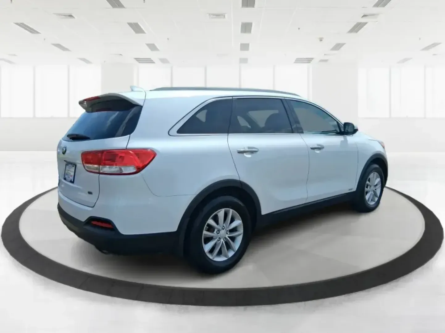 2016 Kia Sorento 2.4L LX (5XYPGDA34GG) with an 2.4L I-4 gasoline direct injection engine, 6-Speed Automatic transmission, located at 1230 East Main St, Xenia, OH, 45385, (937) 908-9800, 39.688026, -83.910172 - Ready for school drop-offs, I-75 commutes, and spontaneous weekend getaways to the Dayton area-this 2016 Kia Sorento LX is the kind of SUV that fits real life. With confident AWD capability, flexible seating, and everyday comfort, it's a smart pick for growing families, shift workers with long drive - Photo#2